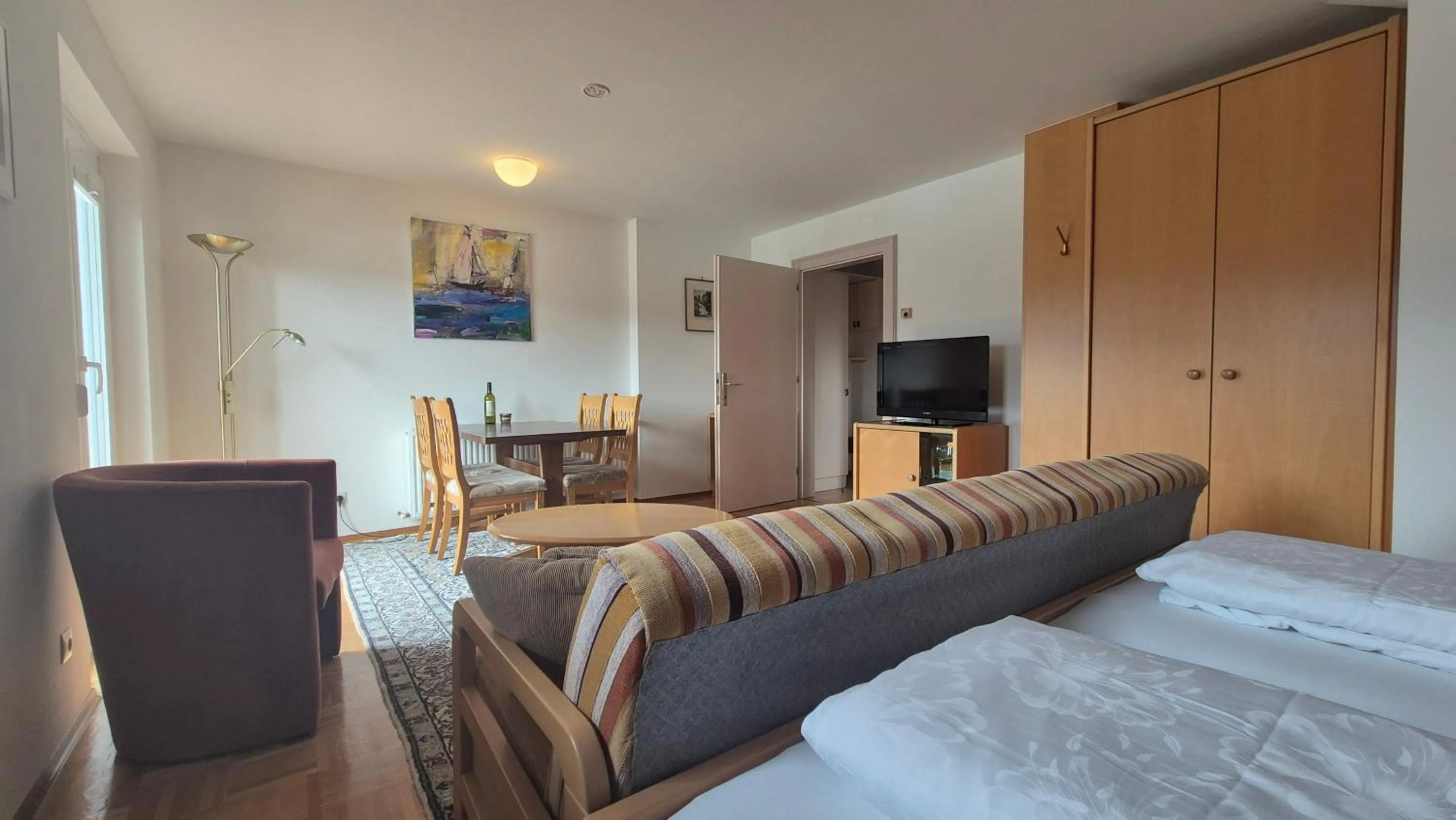 Bed in Haus Kraller-Urlaub mit Seeblick