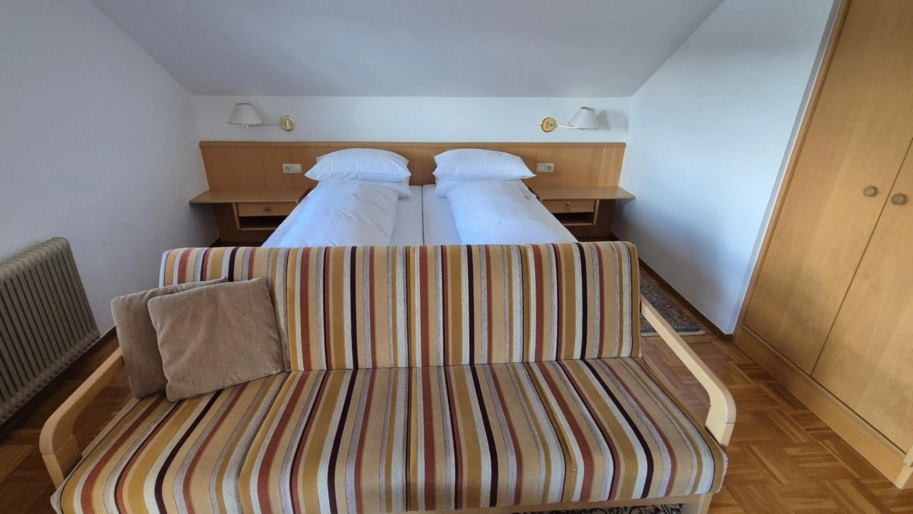 Bed in Haus Kraller-Urlaub mit Seeblick