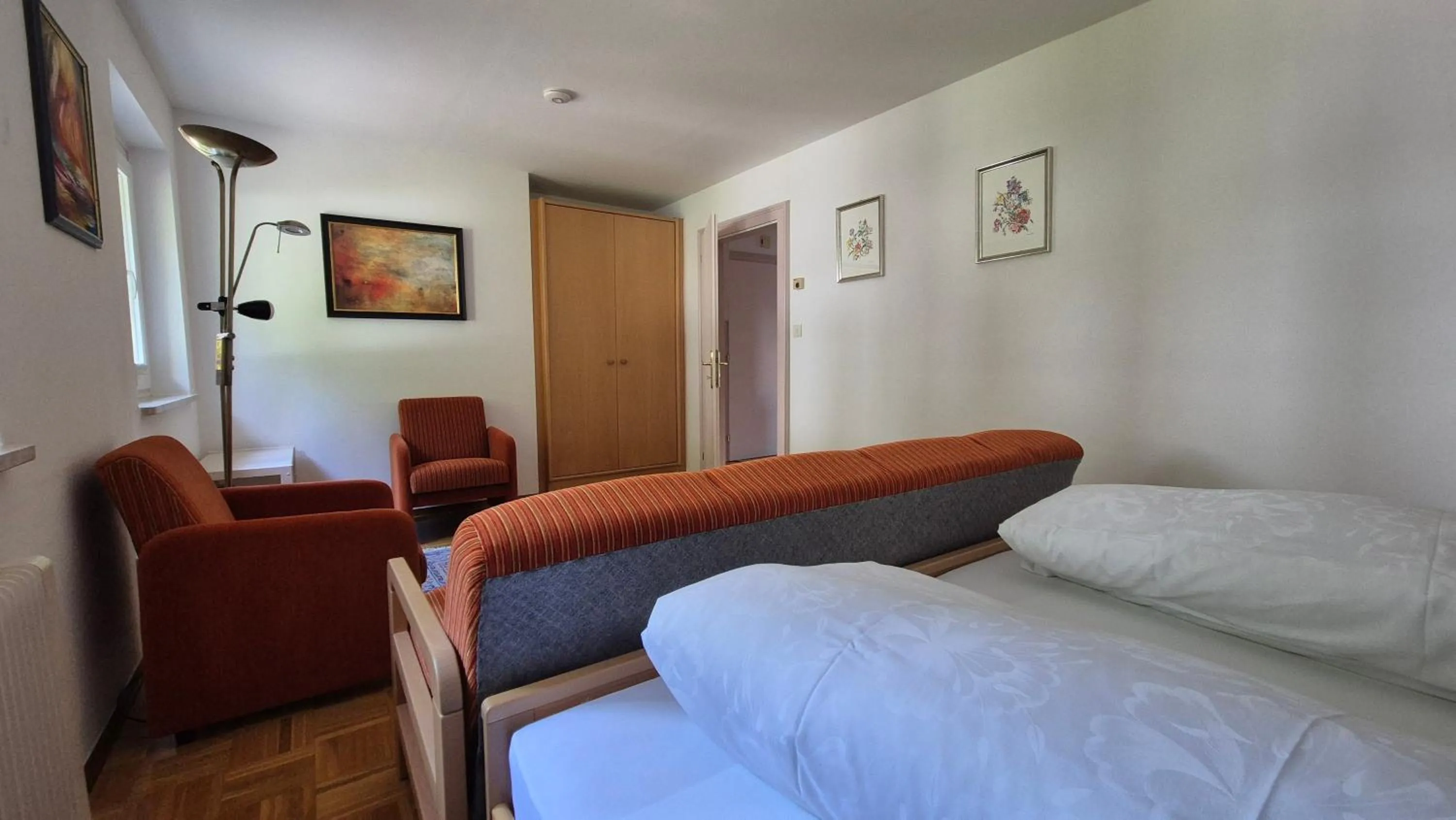 Bed in Haus Kraller-Urlaub mit Seeblick