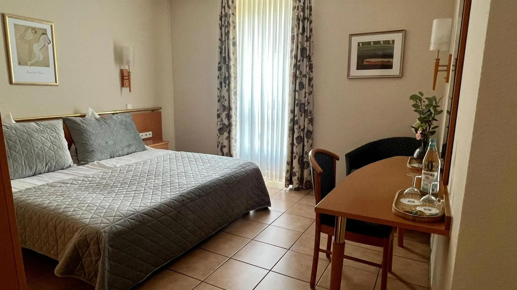 Photo of the whole room, Bed in Hotel Victoria