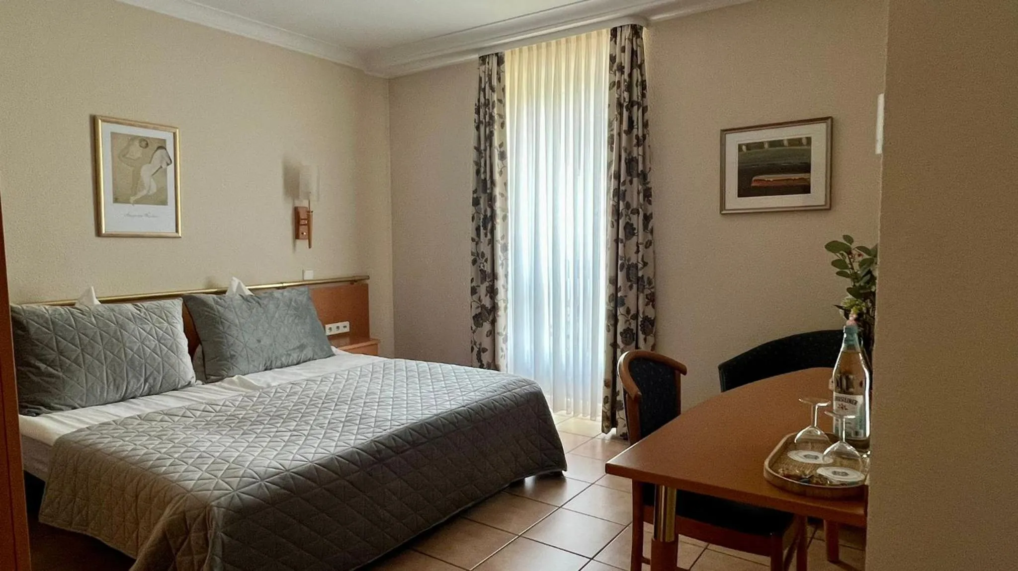 Bed in Hotel Victoria