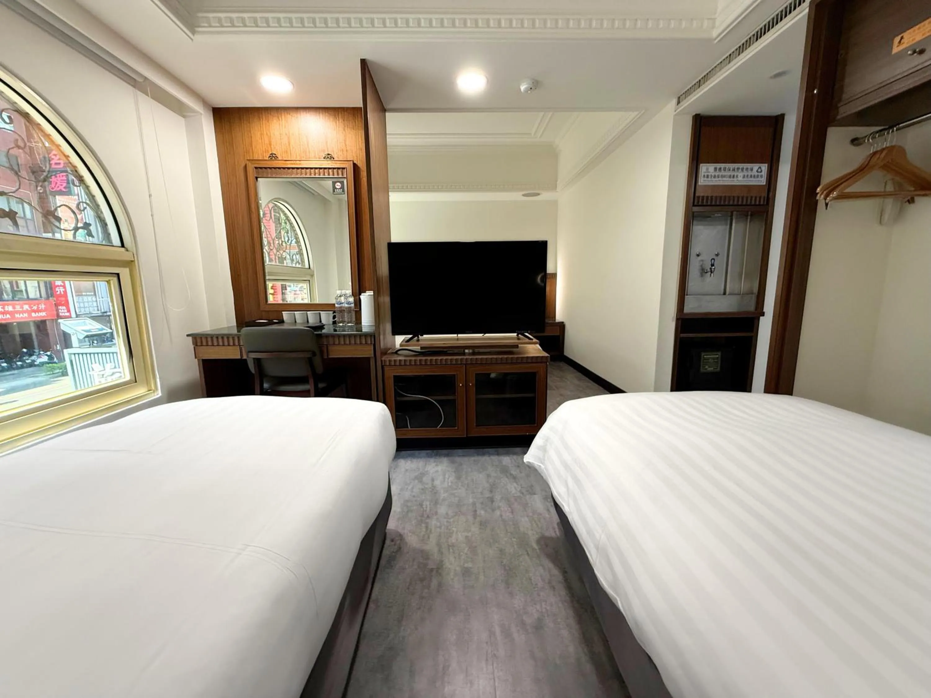 Photo of the whole room, Bed in Hub Hotel Kaohsiung Cisian Branch