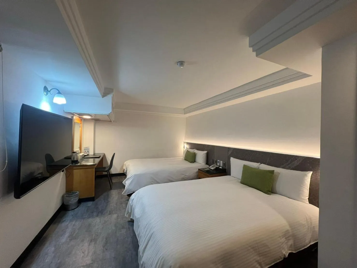 Photo of the whole room, Bed in Hub Hotel Kaohsiung Cisian Branch