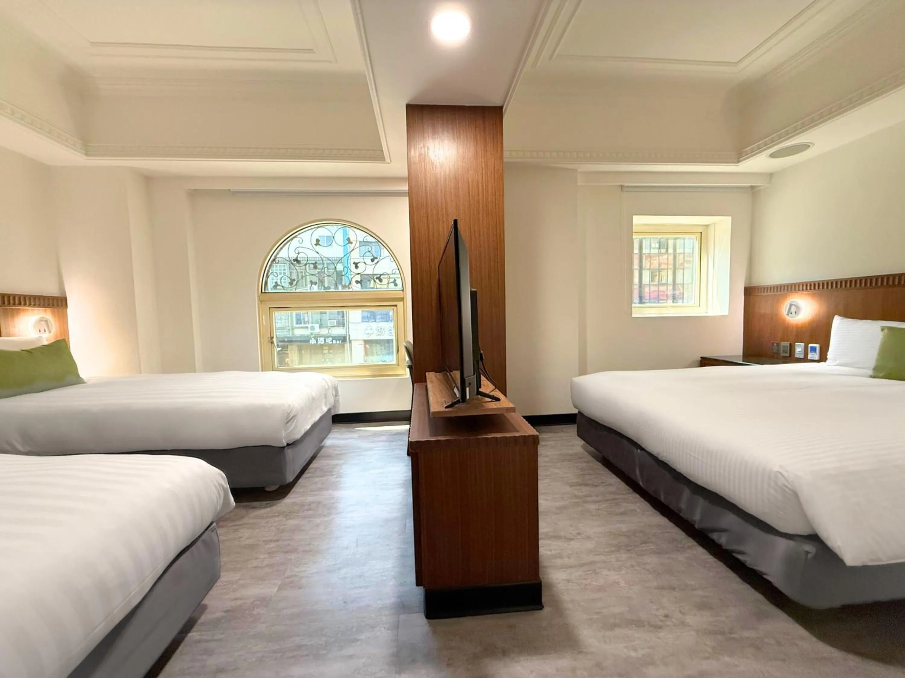 Photo of the whole room, Bed in Hub Hotel Kaohsiung Cisian Branch