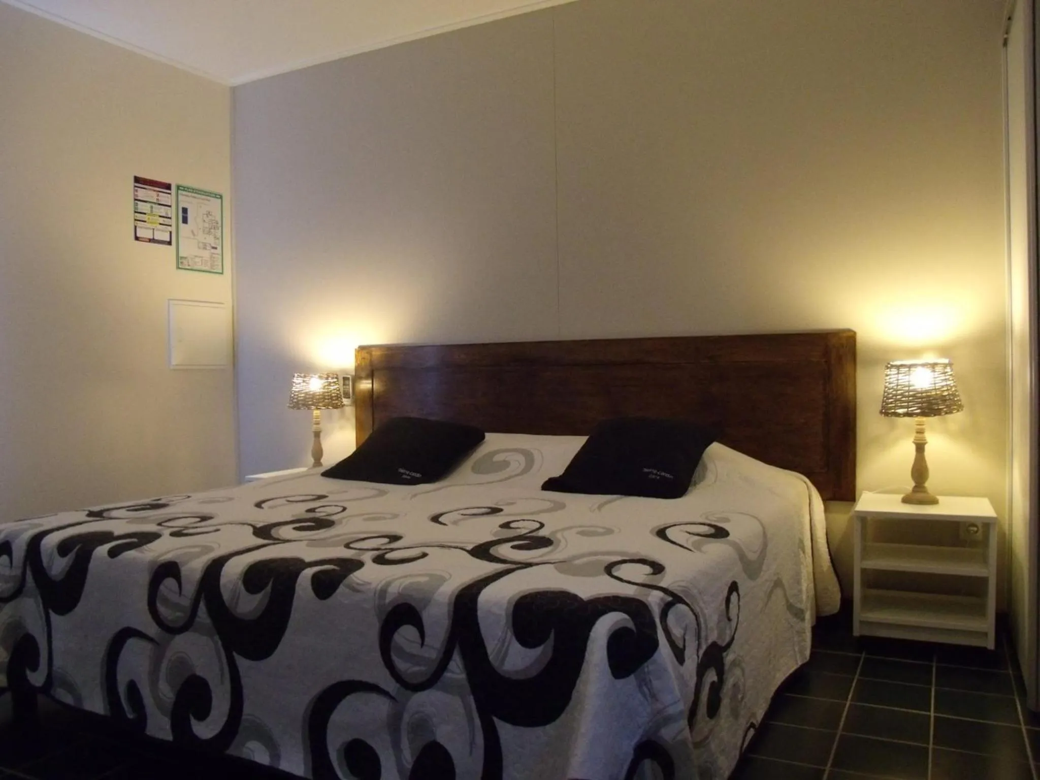 Bedroom, Bed in Le four à pain