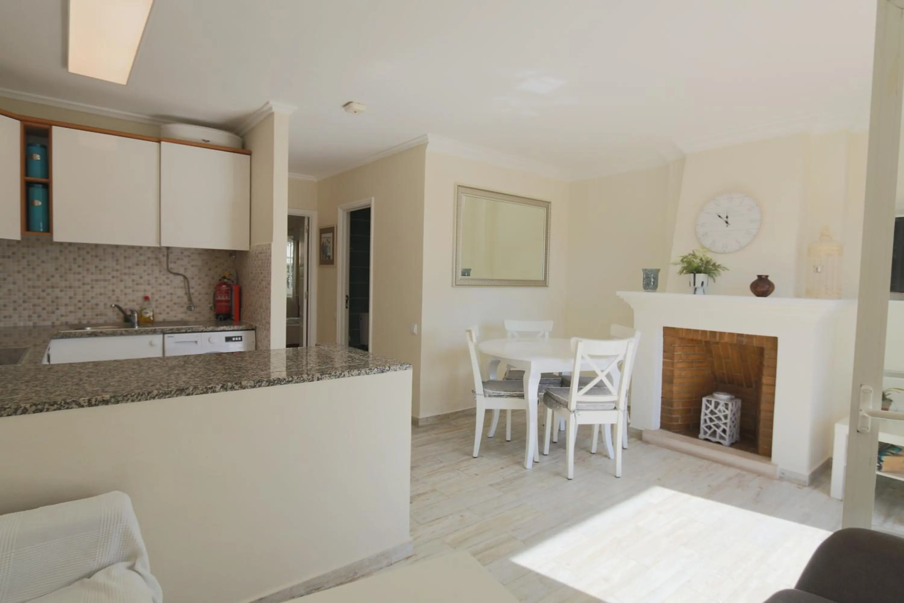 Kitchen or kitchenette in The Old Village, Prestige and Solar by Village 4U