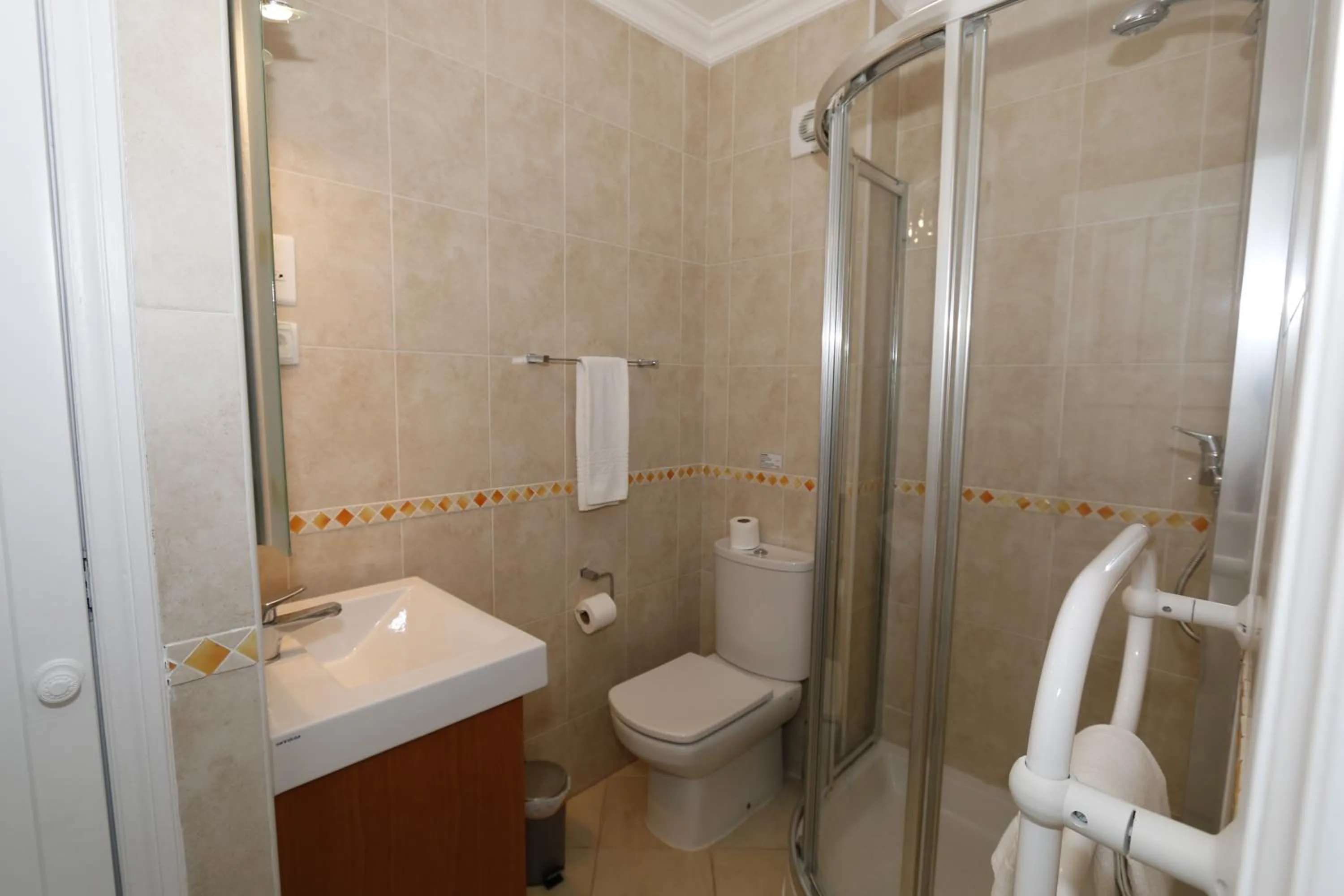 Bathroom in The Old Village, Prestige and Solar by Village 4U