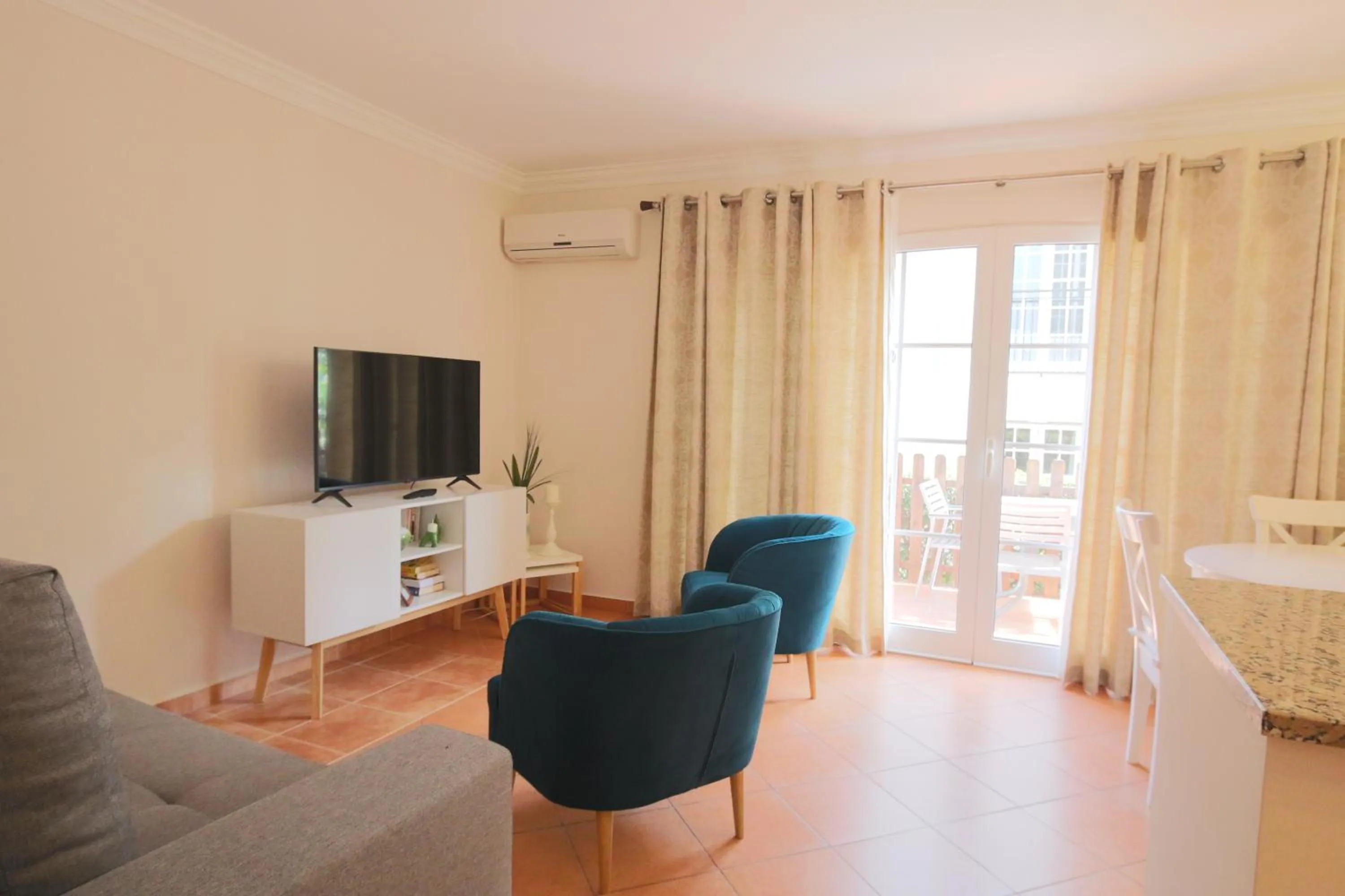 Living room in The Old Village, Prestige and Solar by Village 4U