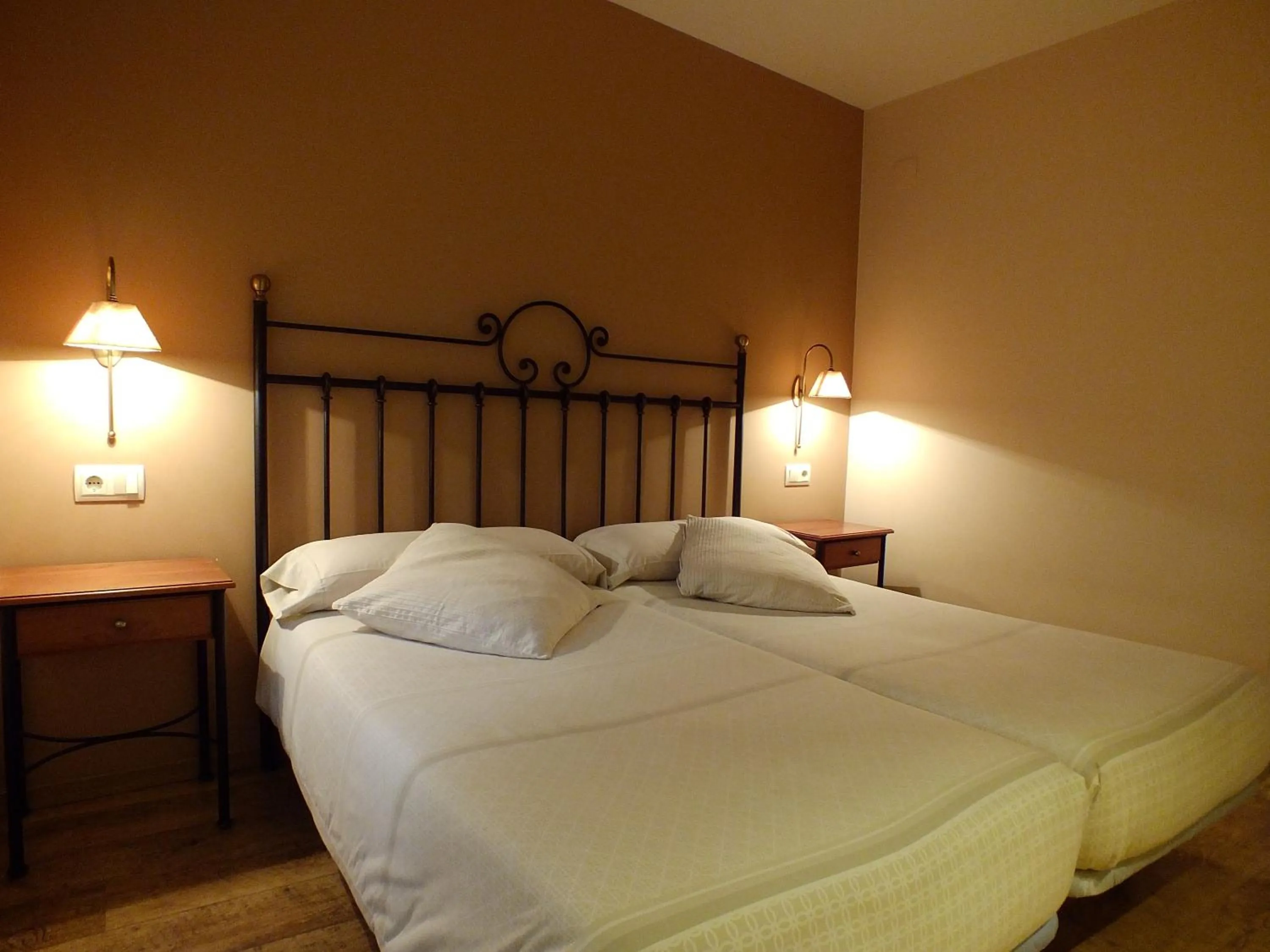 Decorative detail, Bed in Hotel Areulo