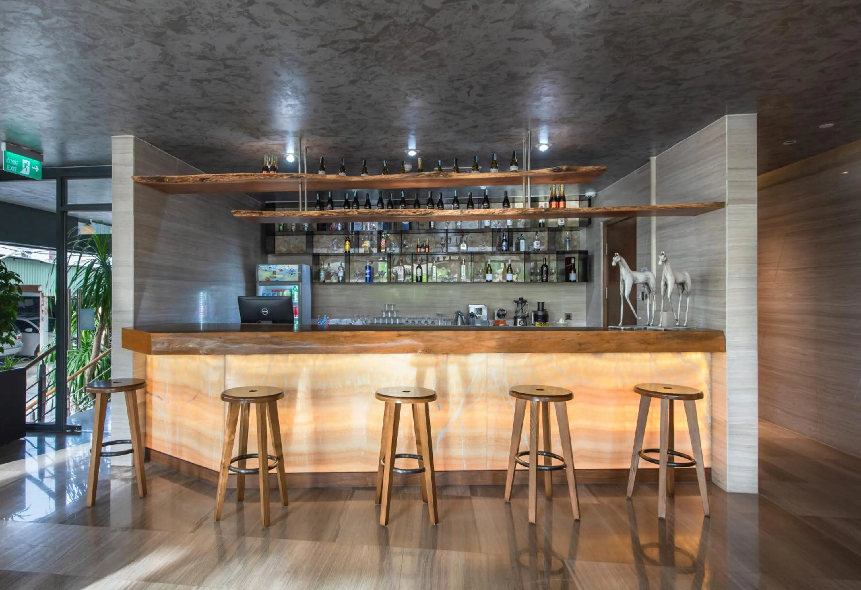 Restaurant/places to eat in Queen Ann Nha Trang Hotel