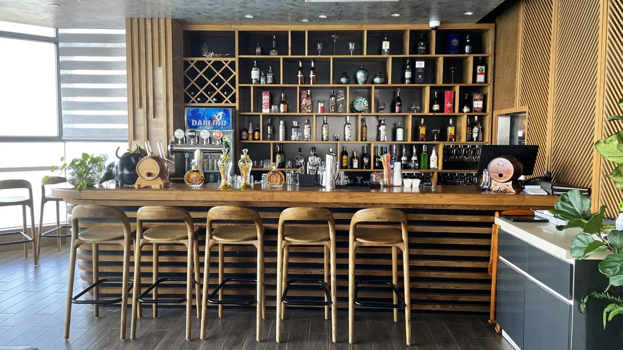 Restaurant/places to eat in Queen Ann Nha Trang Hotel