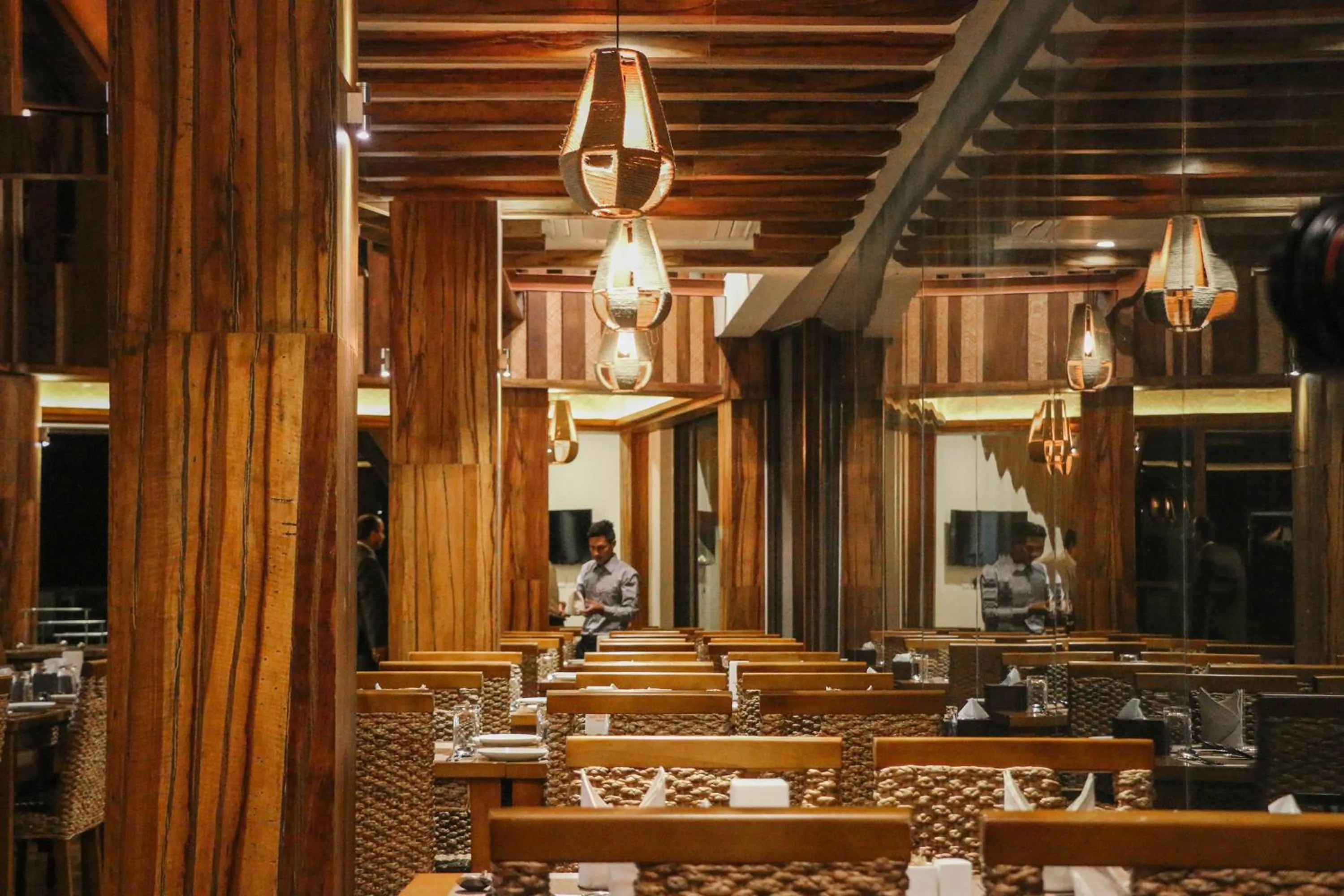 Restaurant/places to eat in Hotel Mystic Mountain