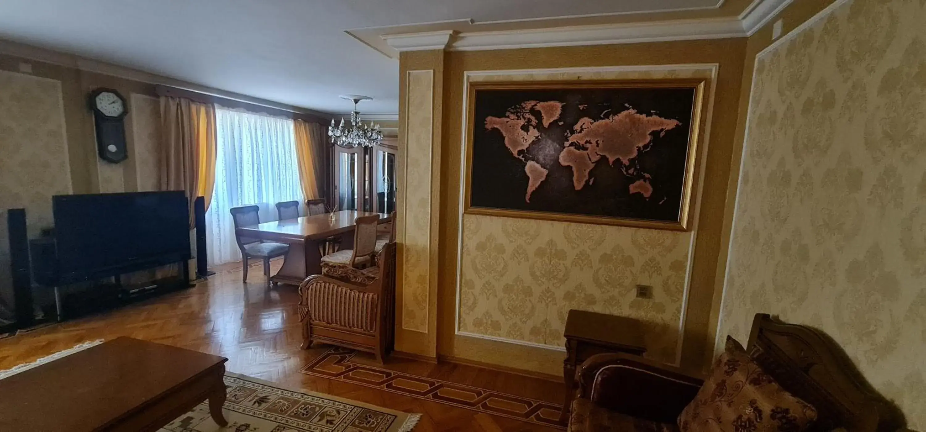 Gold Wall Apartment Gold Wall Apartment