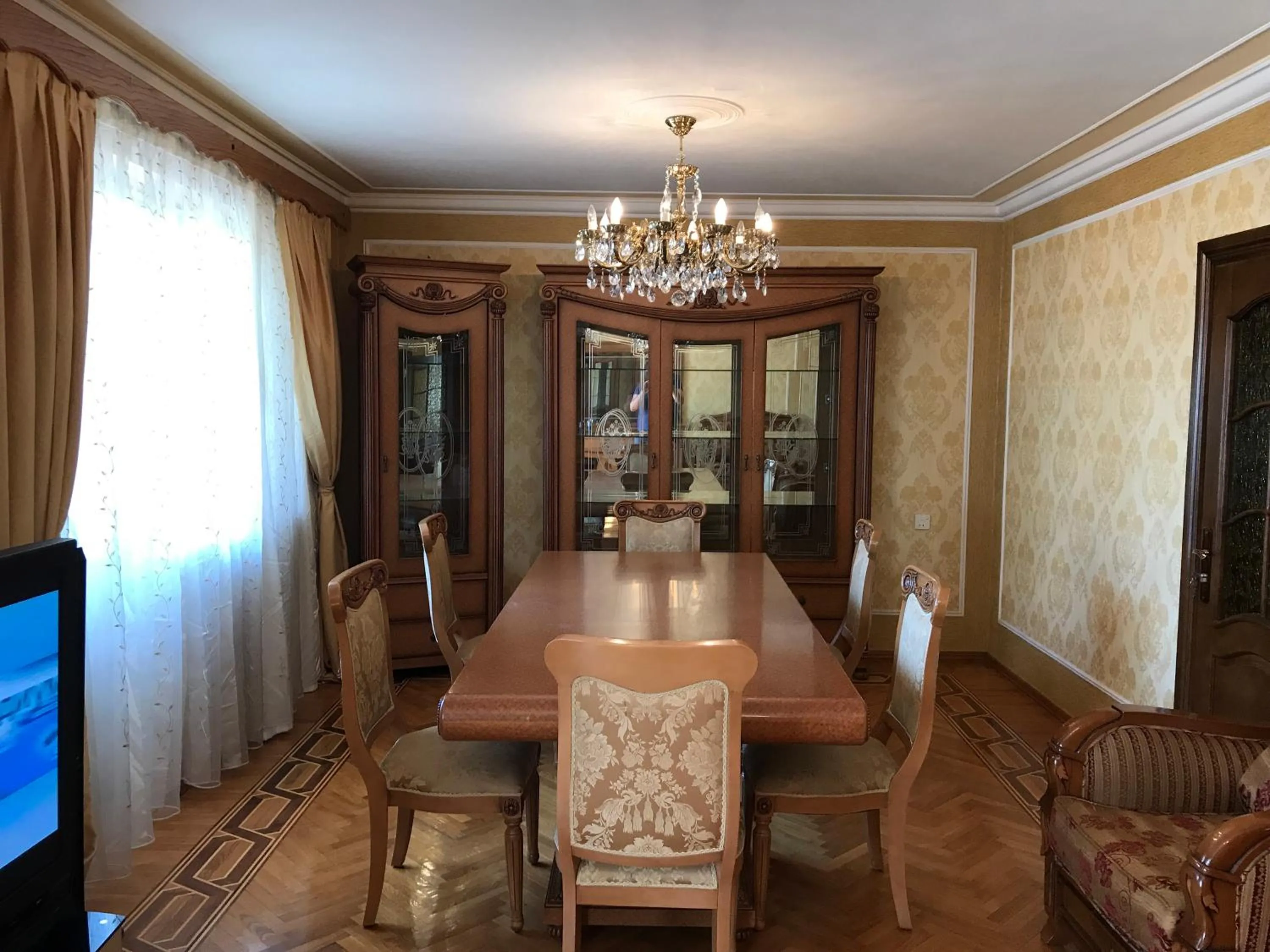 Gold Wall Apartment