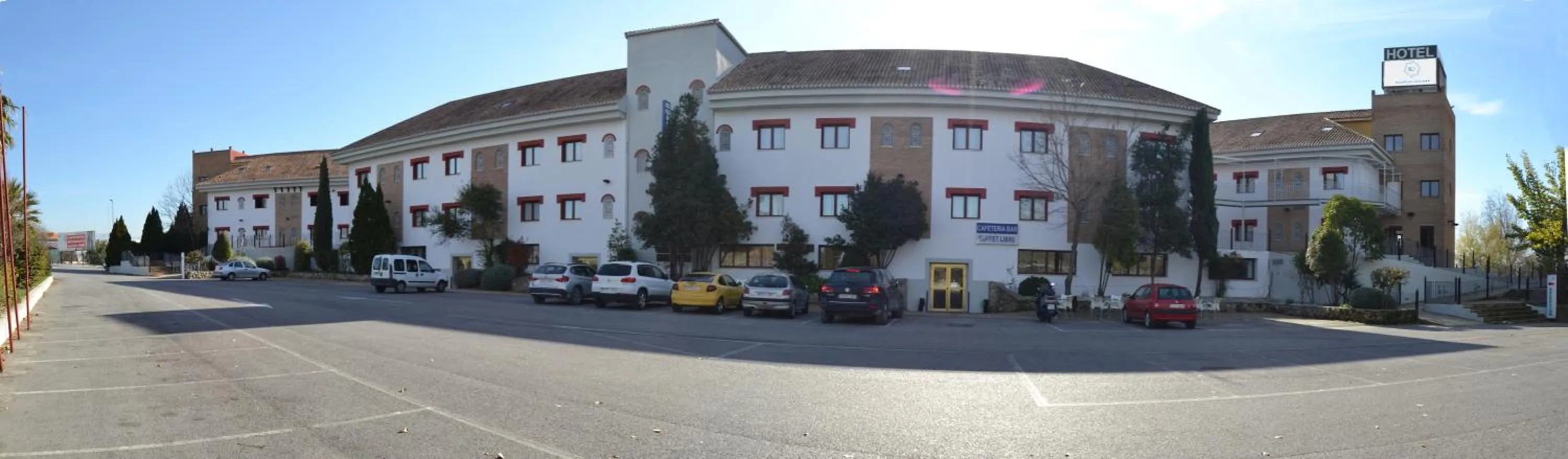 Facade/entrance in Hotel Reyes Ziries