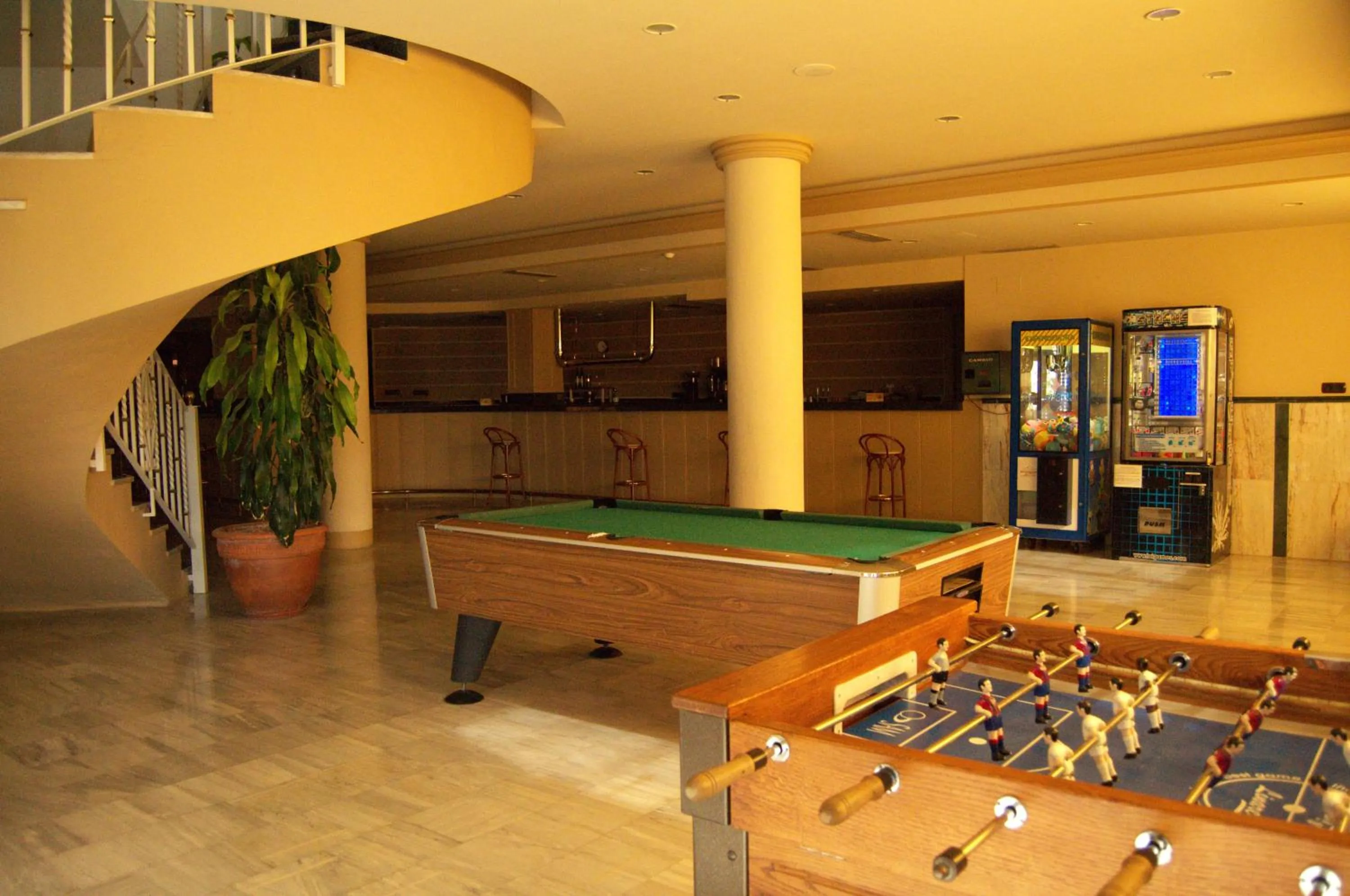Billiard in Hotel Reyes Ziries