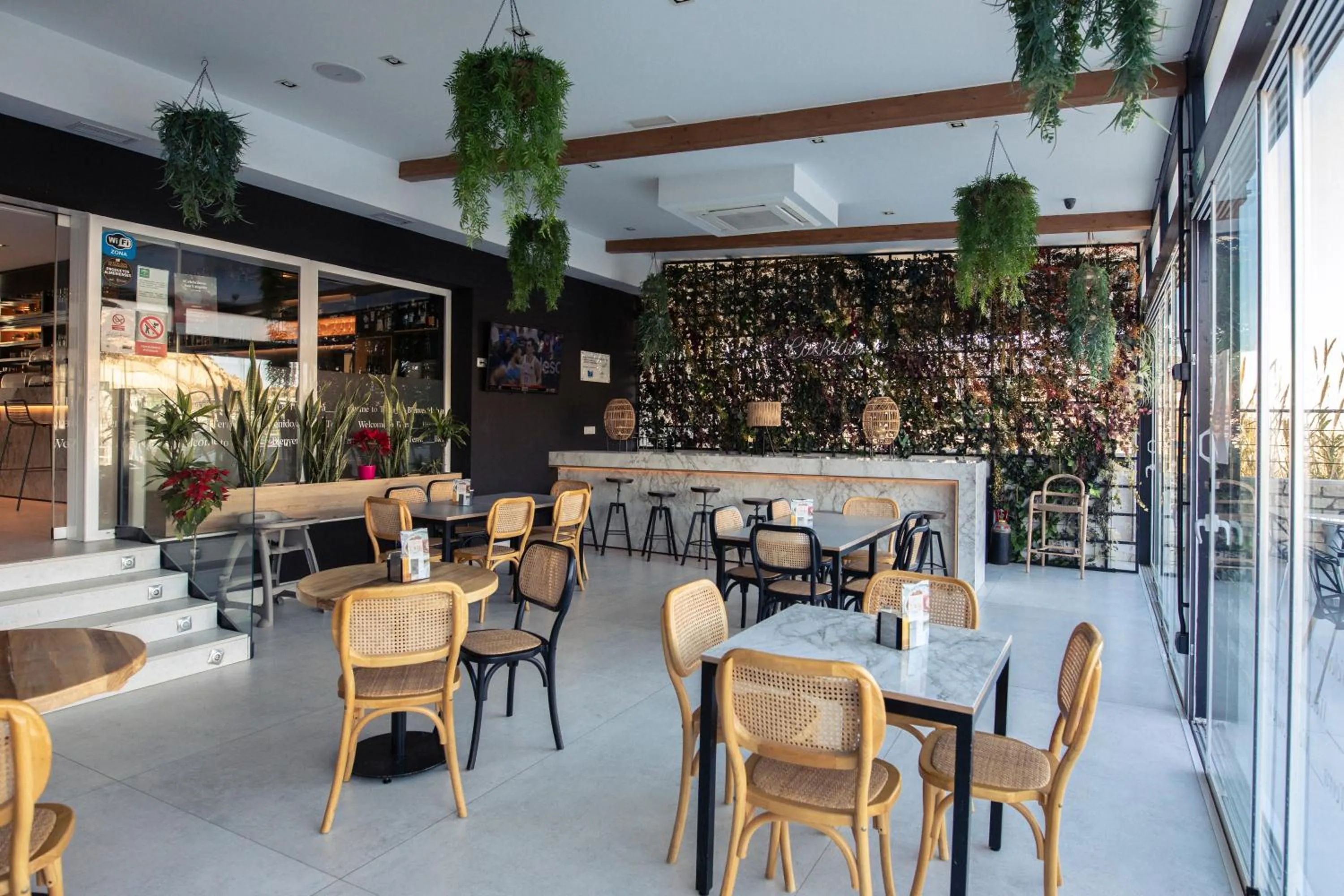 Restaurant/places to eat in Hotel-Restaurante Jardines La Tejera