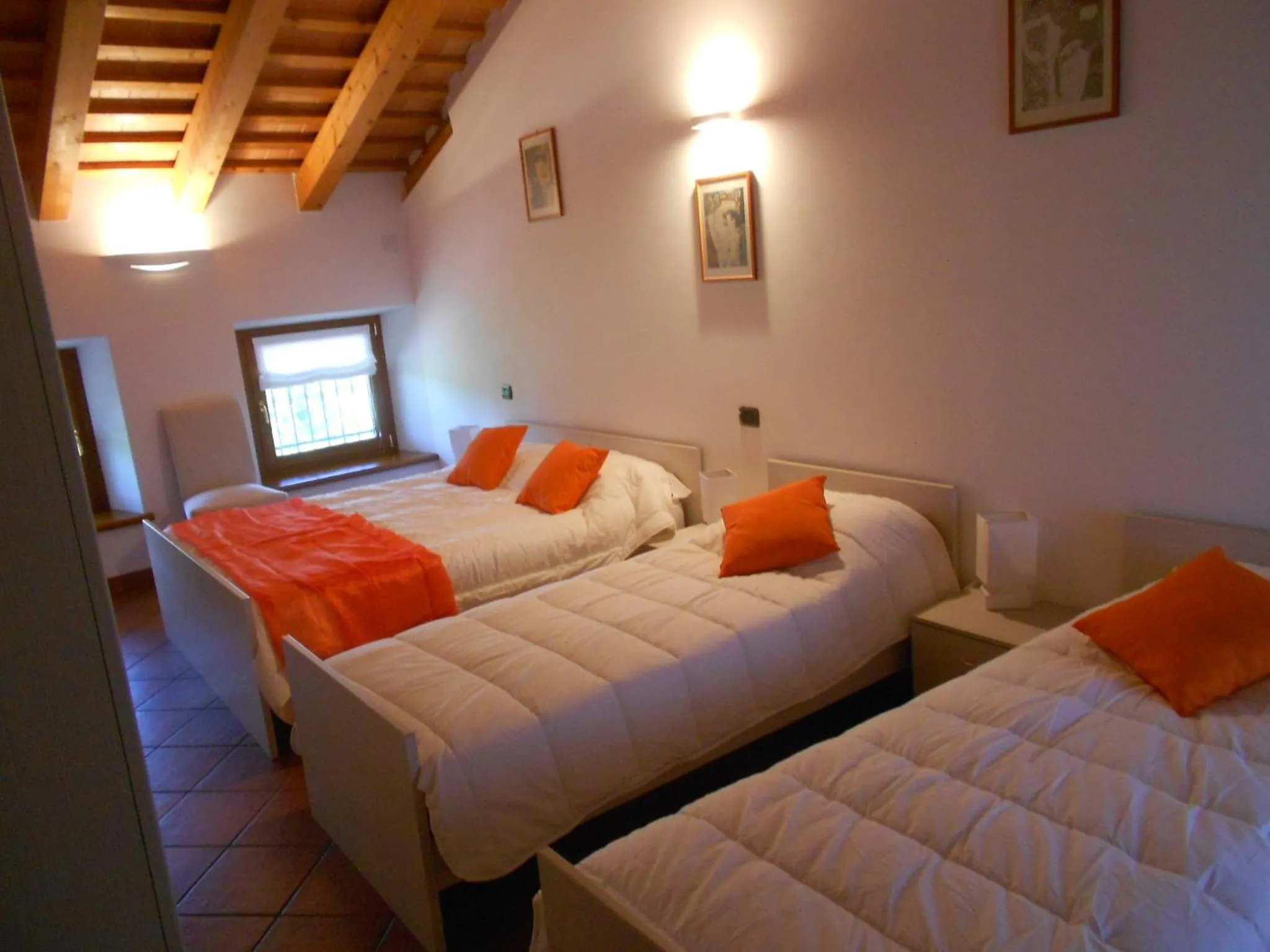 Photo of the whole room in b&b Ergira