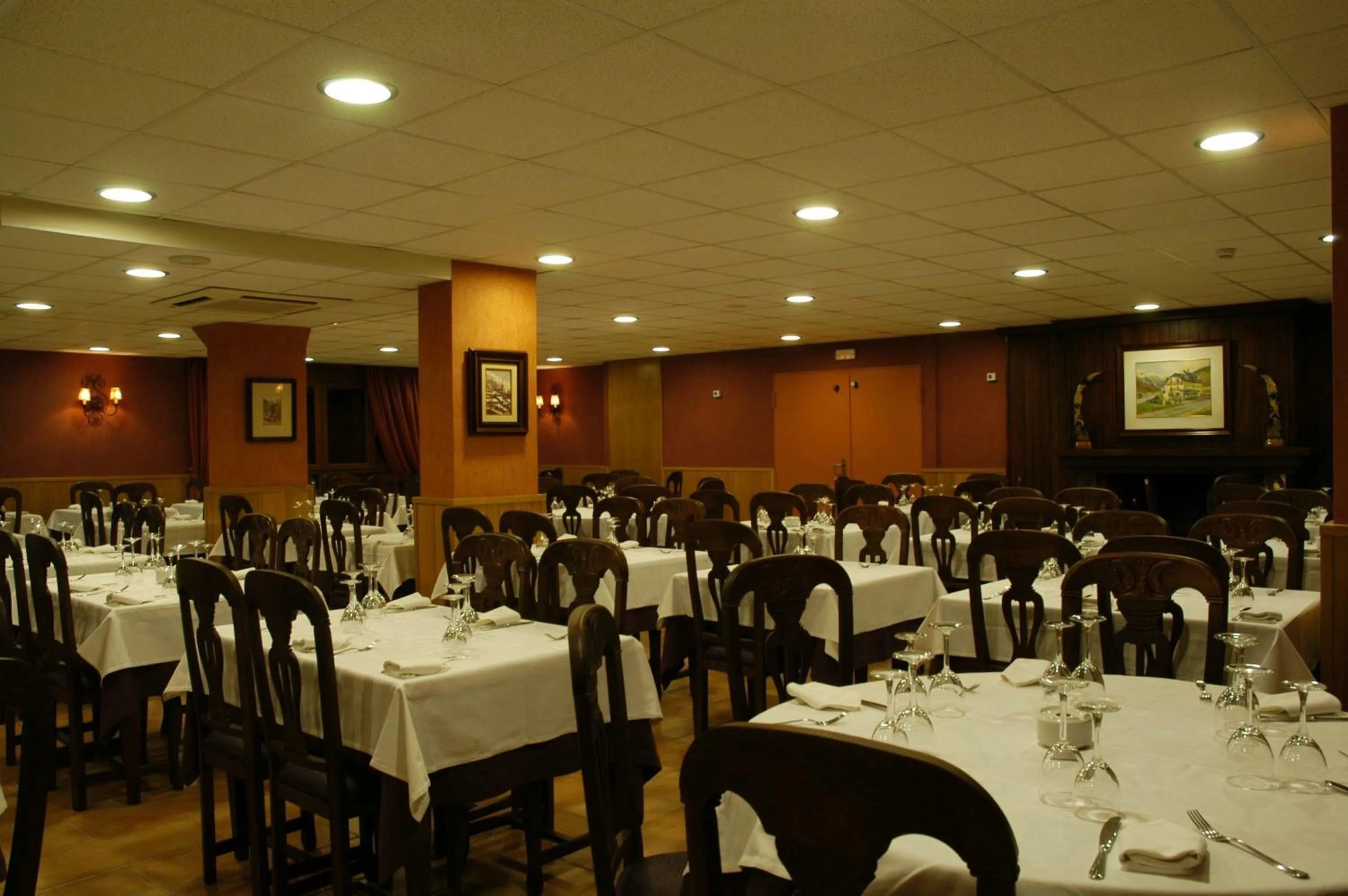 Restaurant/places to eat in Hotel & Restaurante Peña