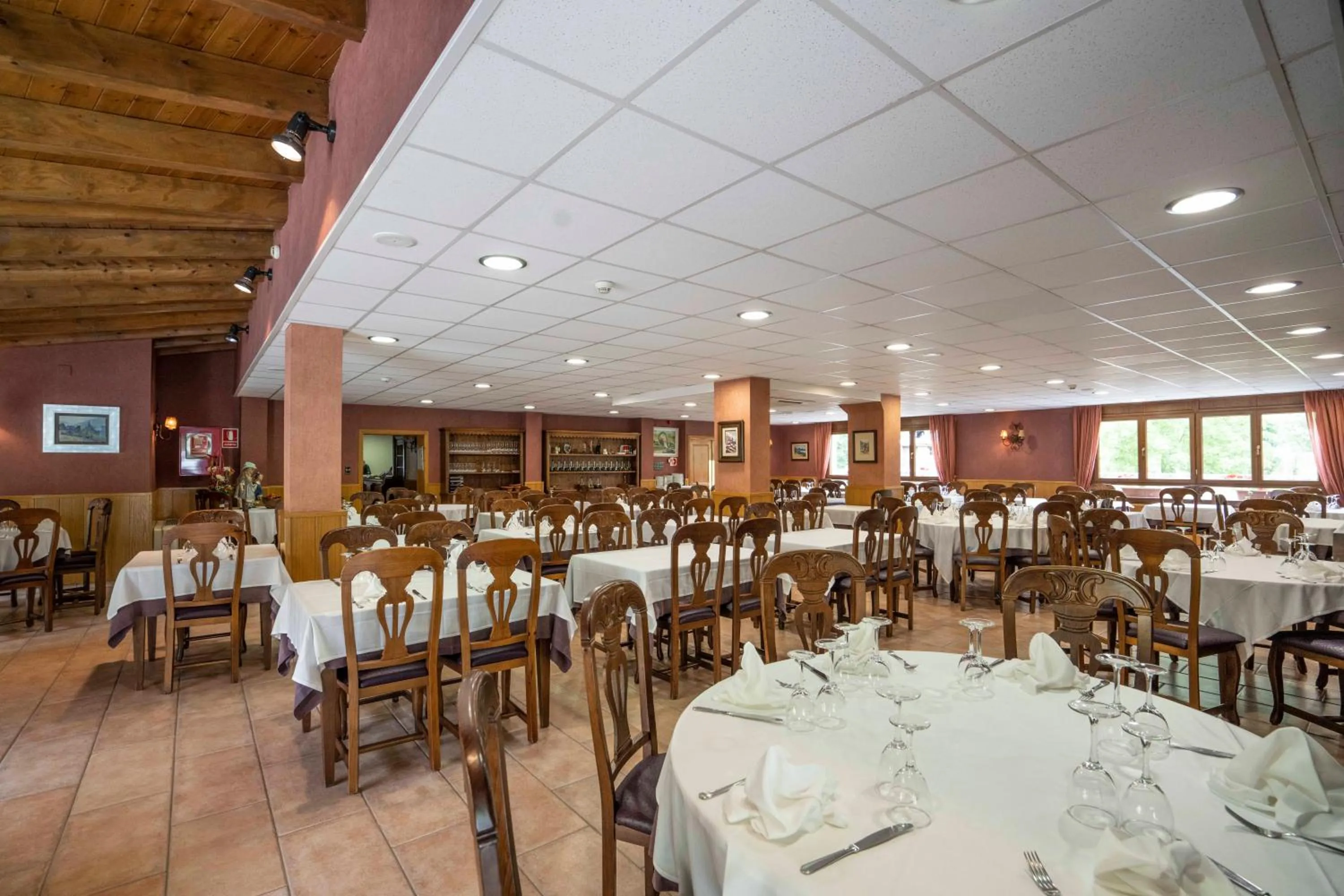 Restaurant/places to eat in Hotel & Restaurante Peña