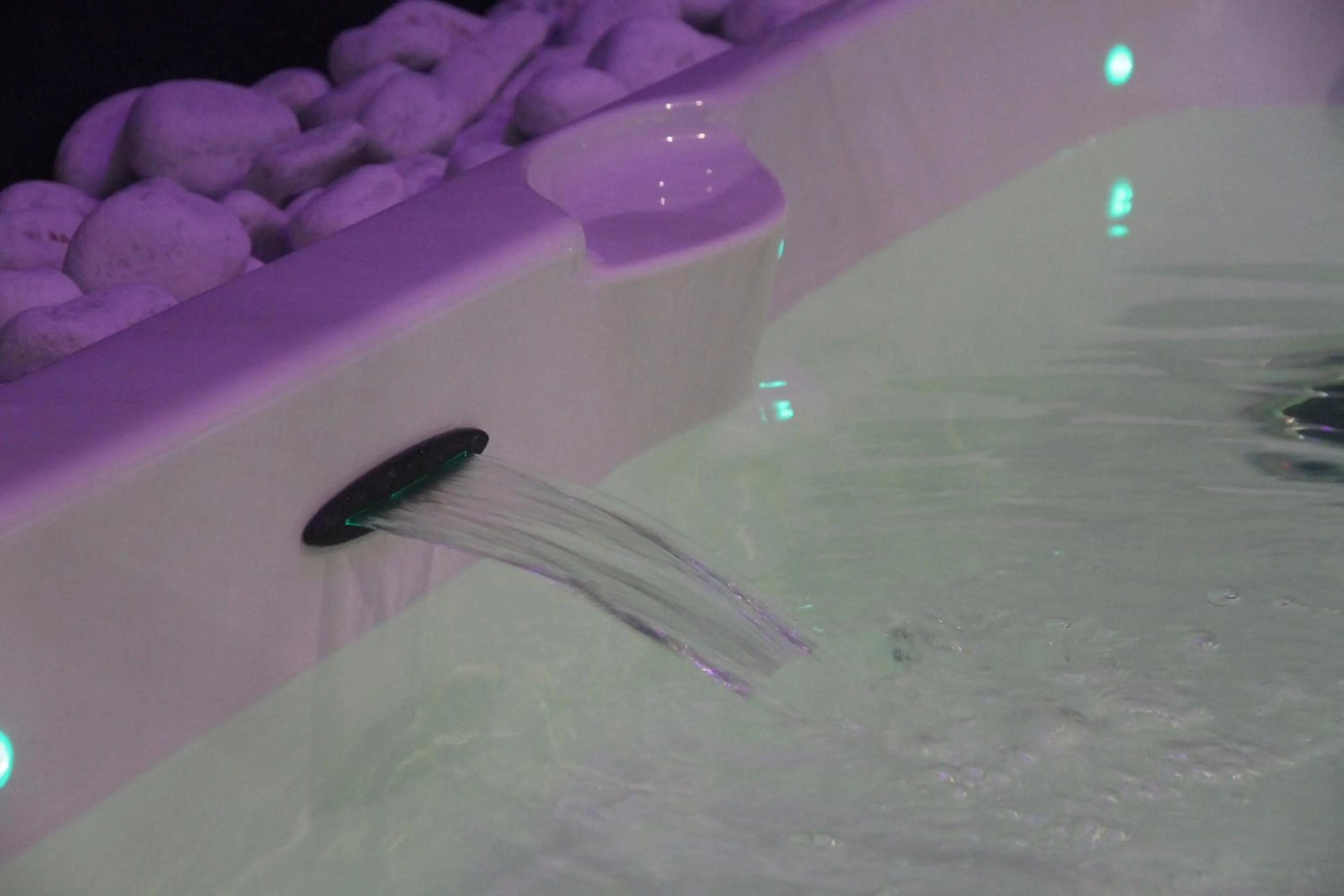 Spa and wellness centre/facilities in Hôtel-Spa-Piscine Le Petit Castel Beuzeville-Honfleur