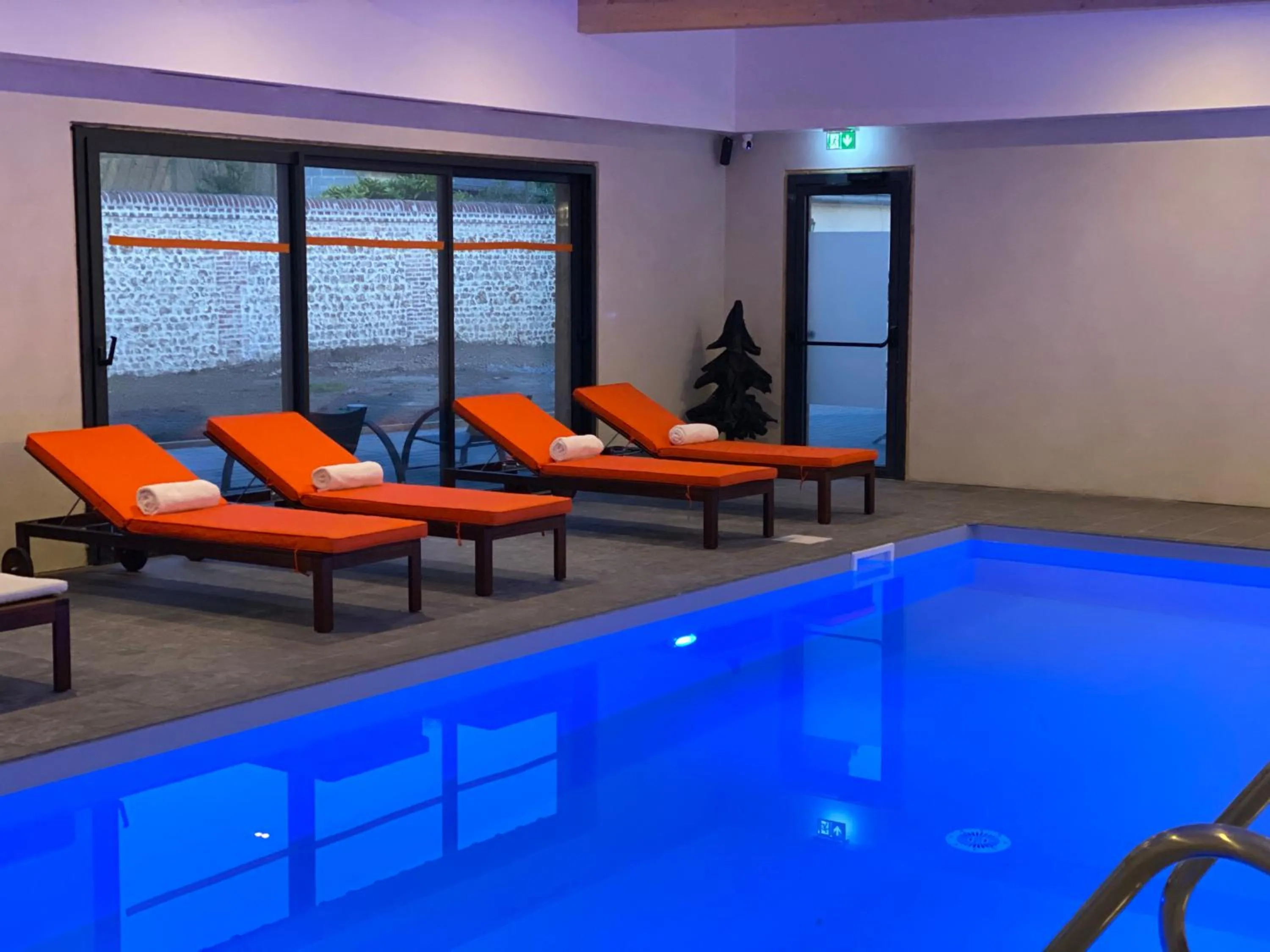 Swimming pool in Hôtel-Spa-Piscine Le Petit Castel Beuzeville-Honfleur