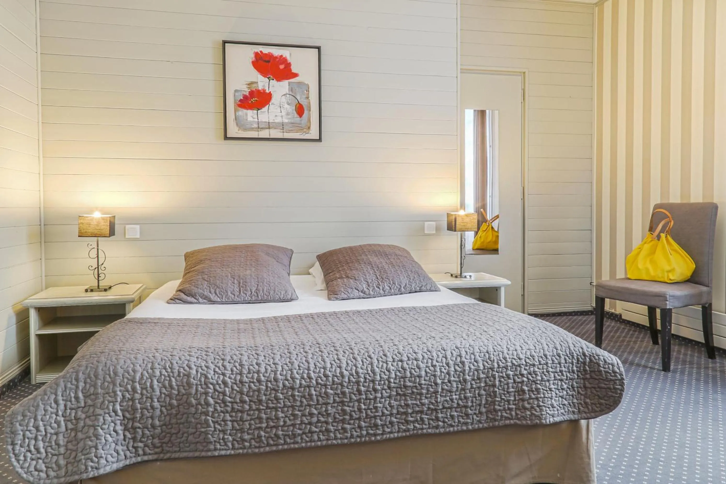 Garden view, Bed in Hôtel-Spa-Piscine Le Petit Castel Beuzeville-Honfleur