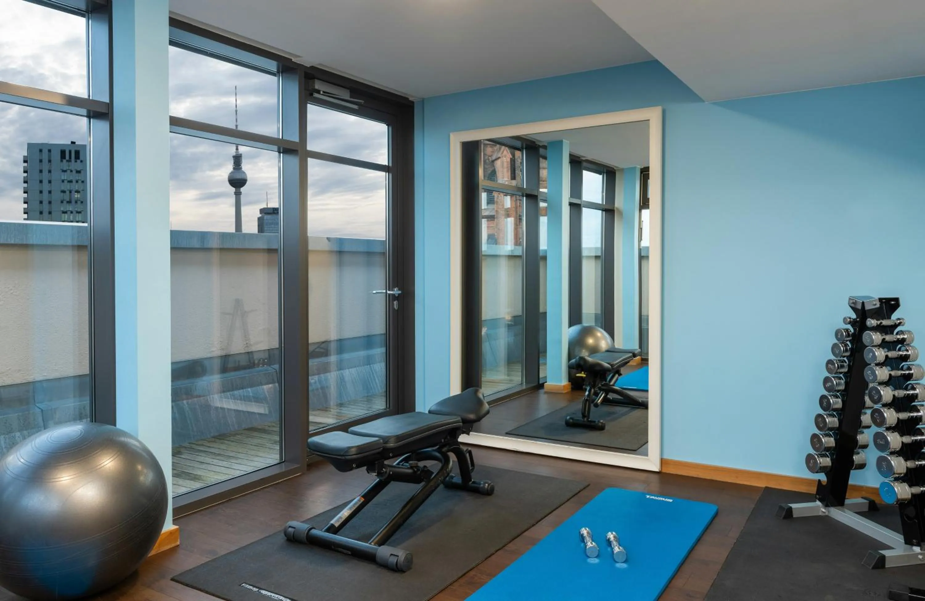 Fitness centre/facilities in Leonardo Royal Hotel Berlin Alexanderplatz
