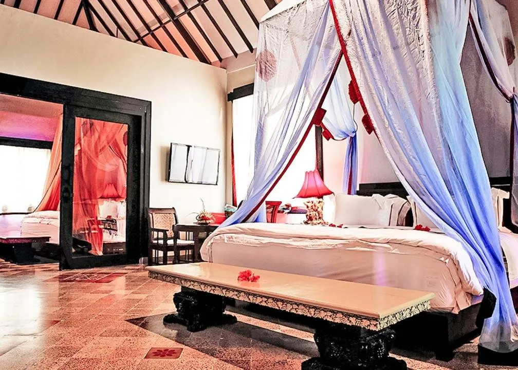 Photo of the whole room, Bed in Hotel Tugu Lombok