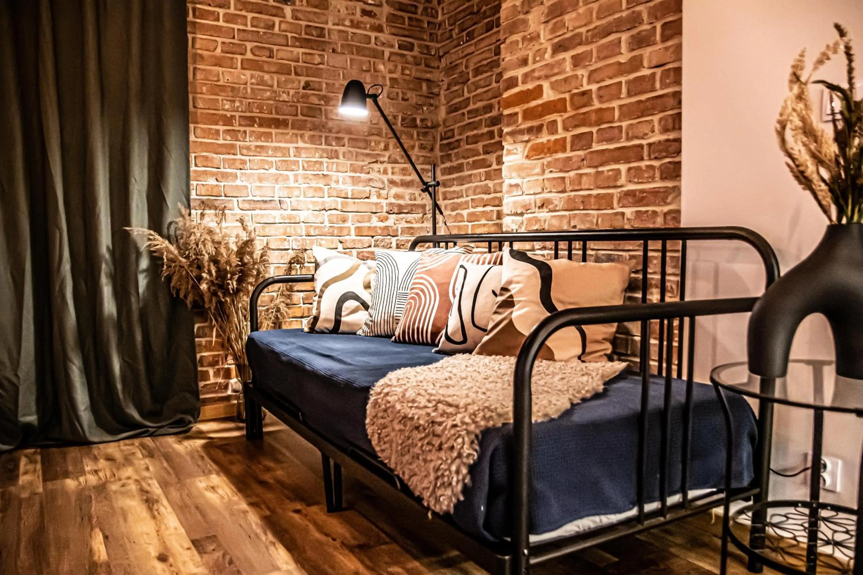 Seating area, Bed in Wine Apartments