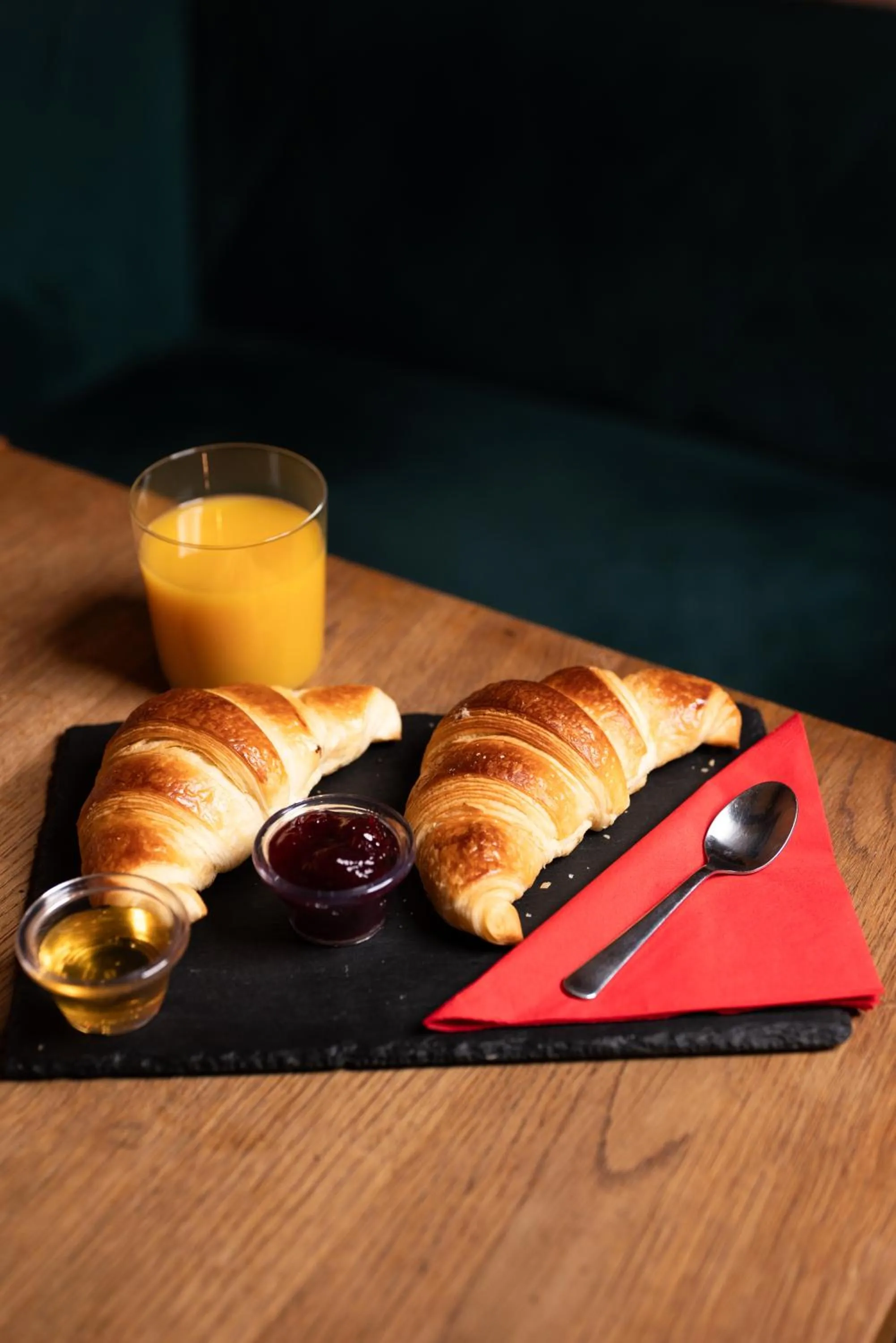 Restaurant/places to eat in Wine Apartments