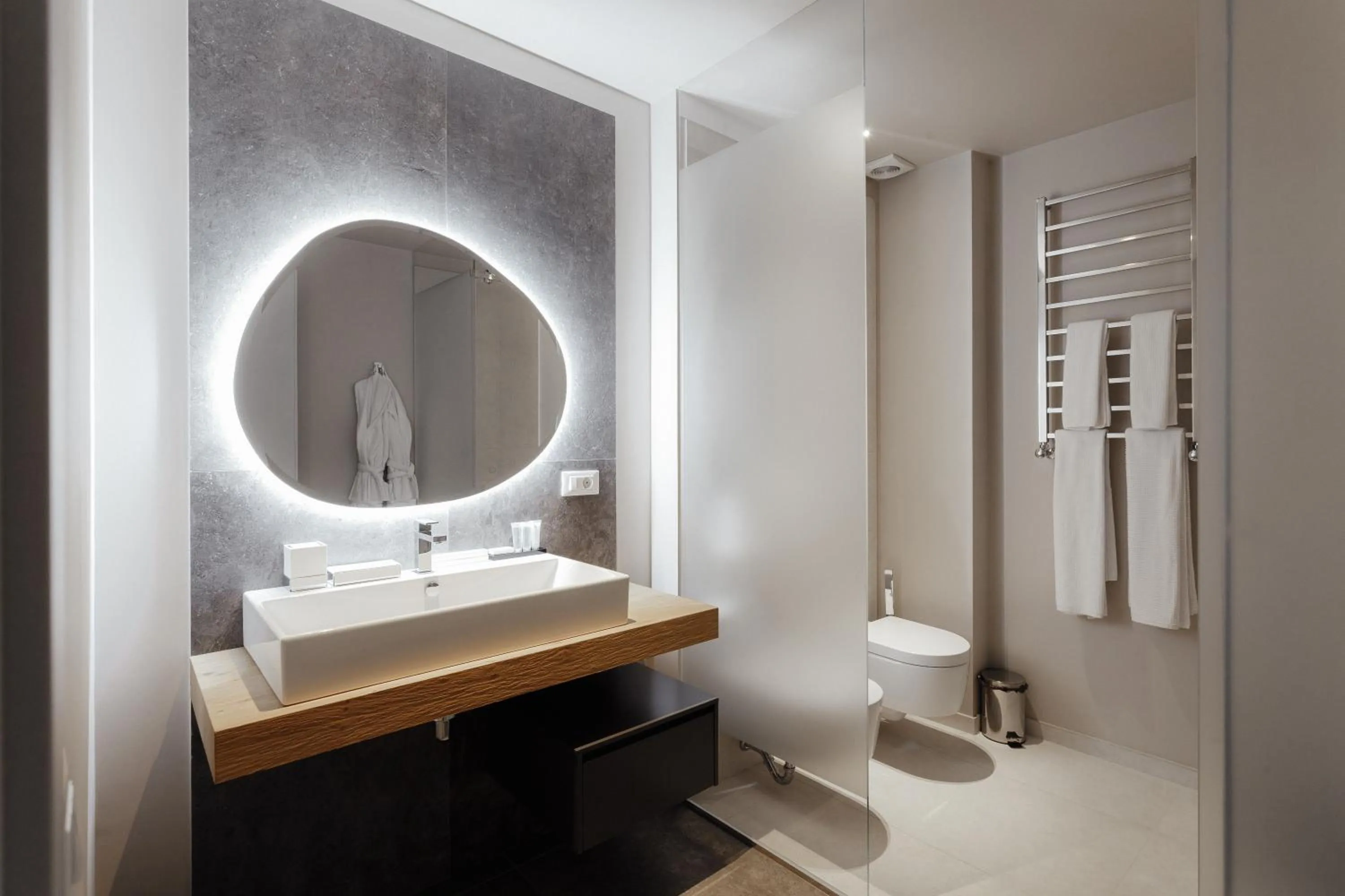 Shower in Il Decameron Luxury Design Hotel