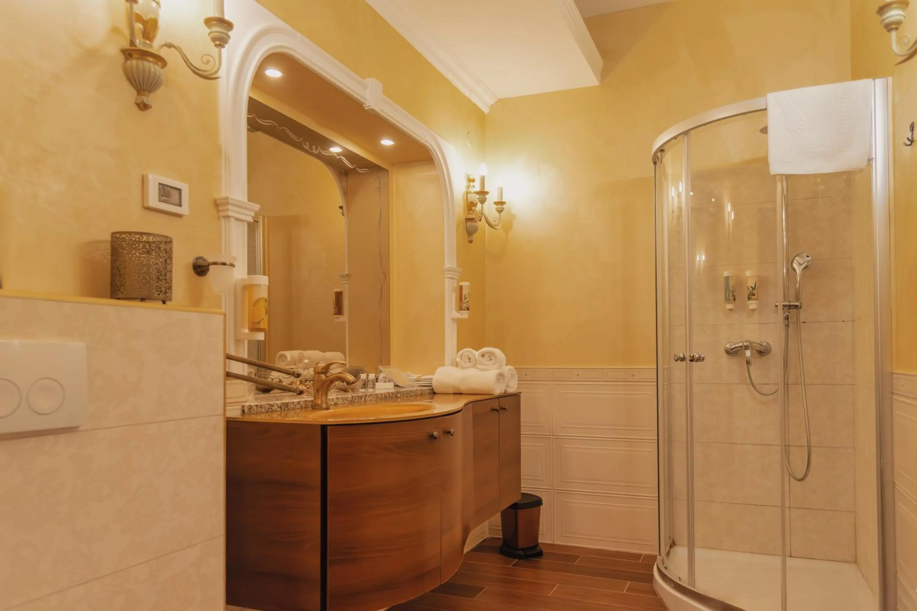 Bella & Stella rooms