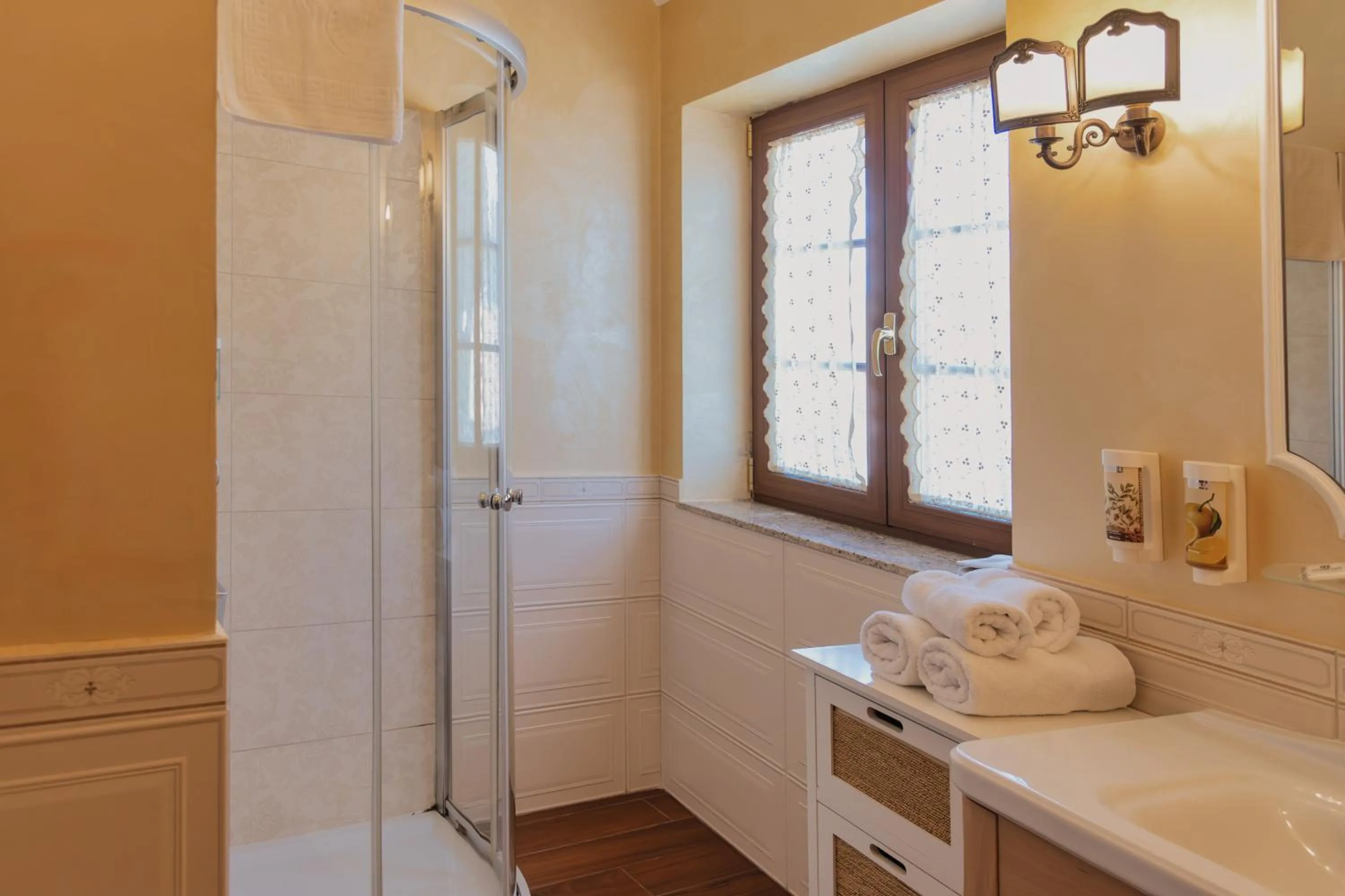 Bella & Stella rooms