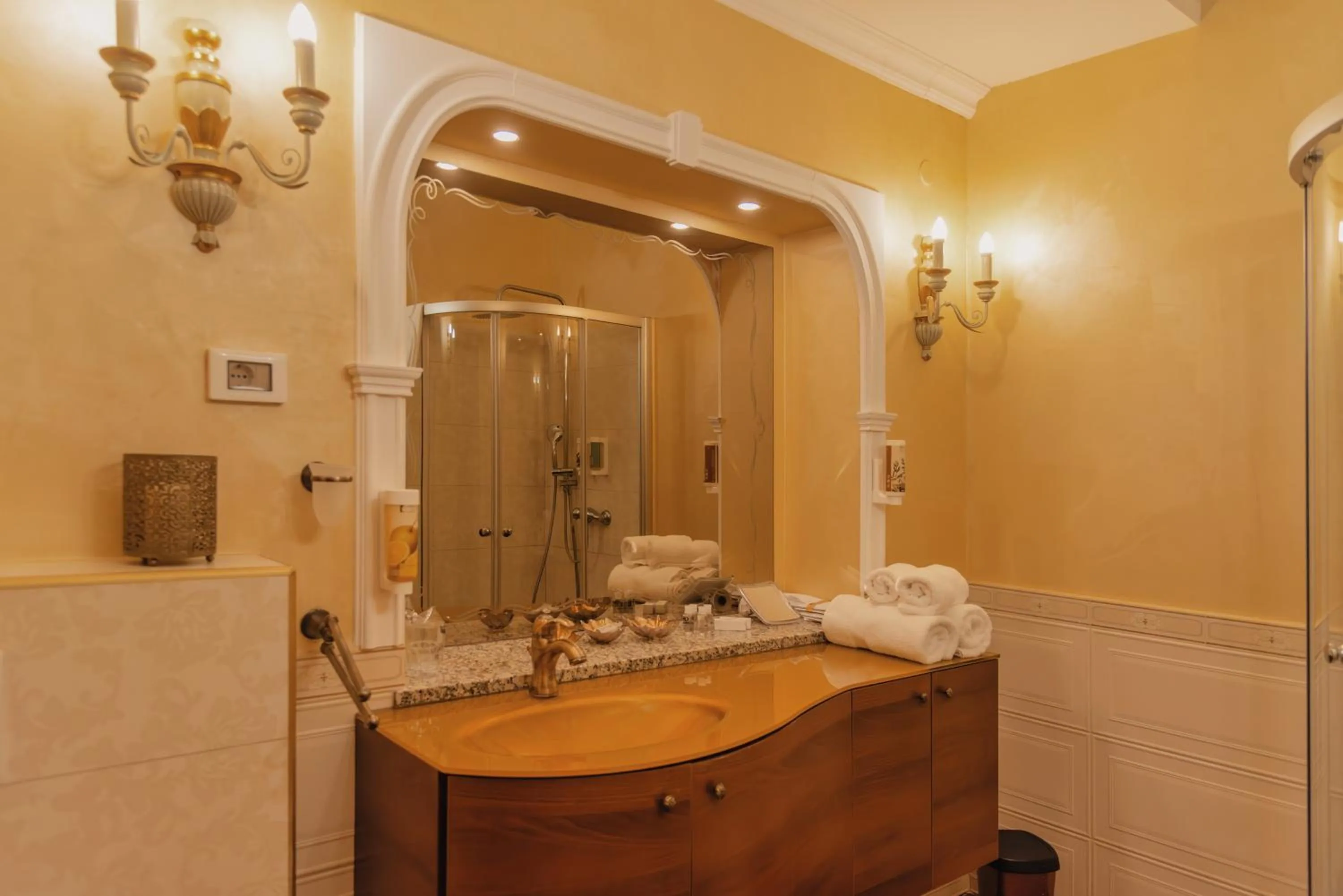 Bella & Stella rooms