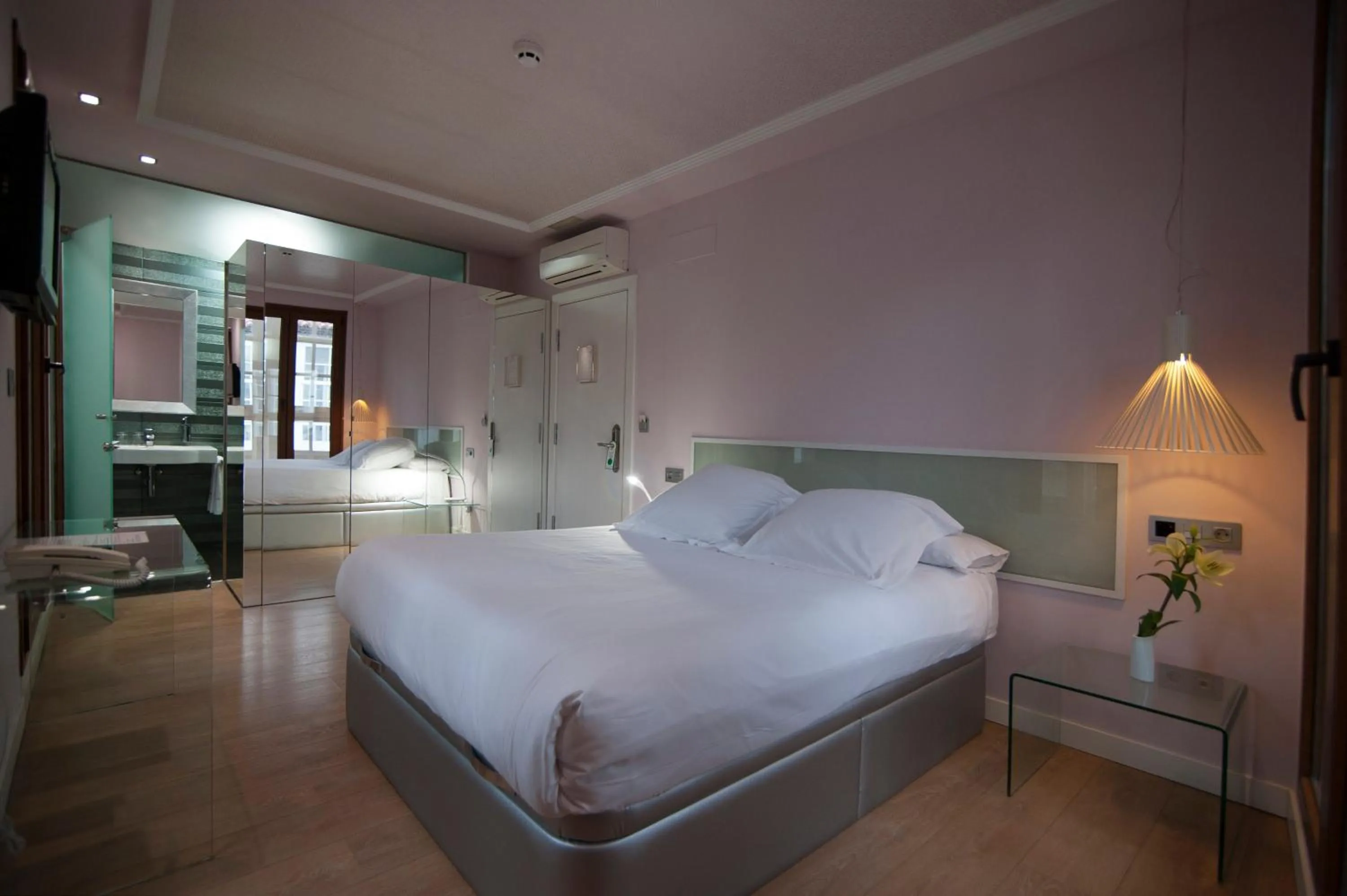 Photo of the whole room, Bed in Casas Reais Boutique