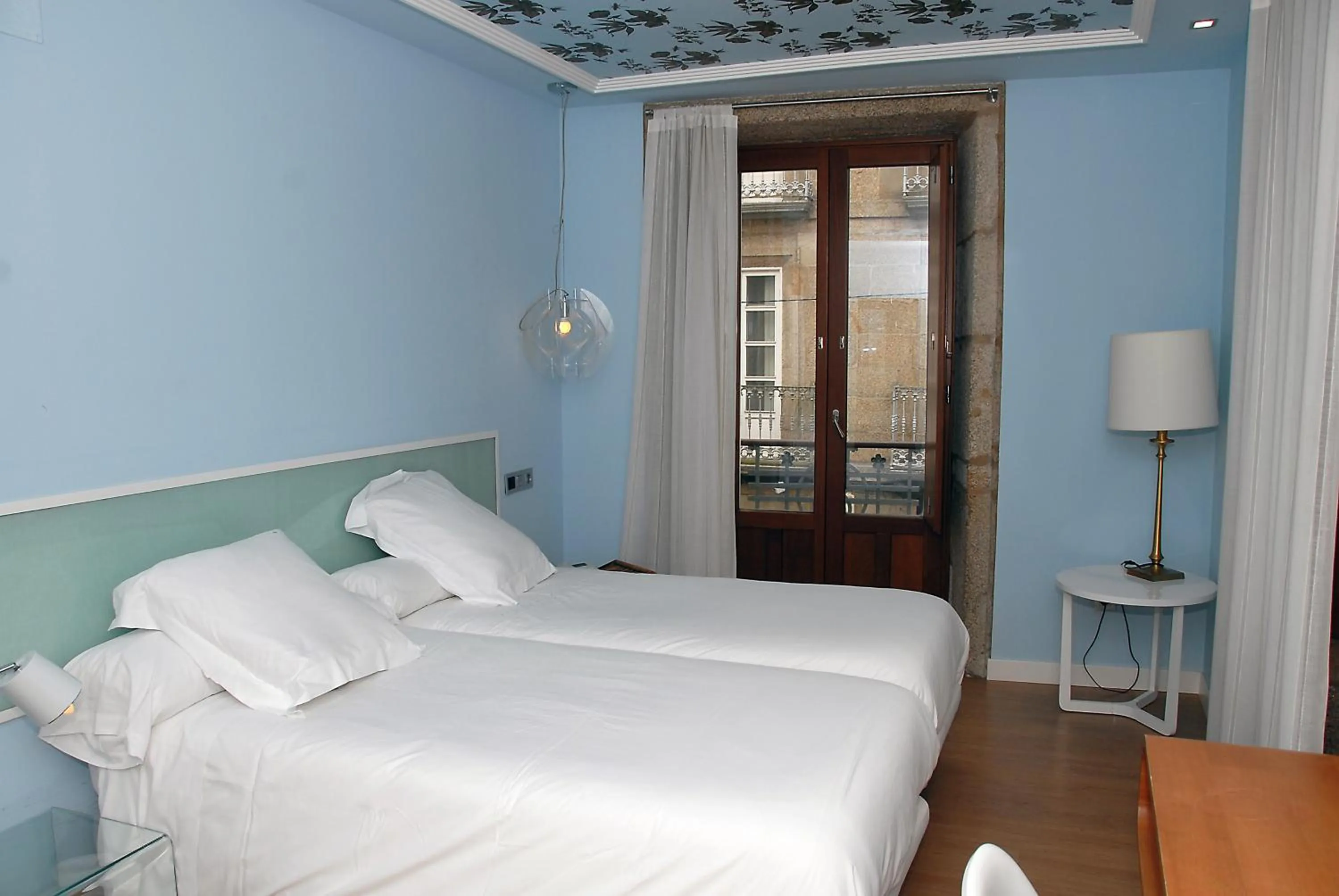 Photo of the whole room, Bed in Casas Reais Boutique