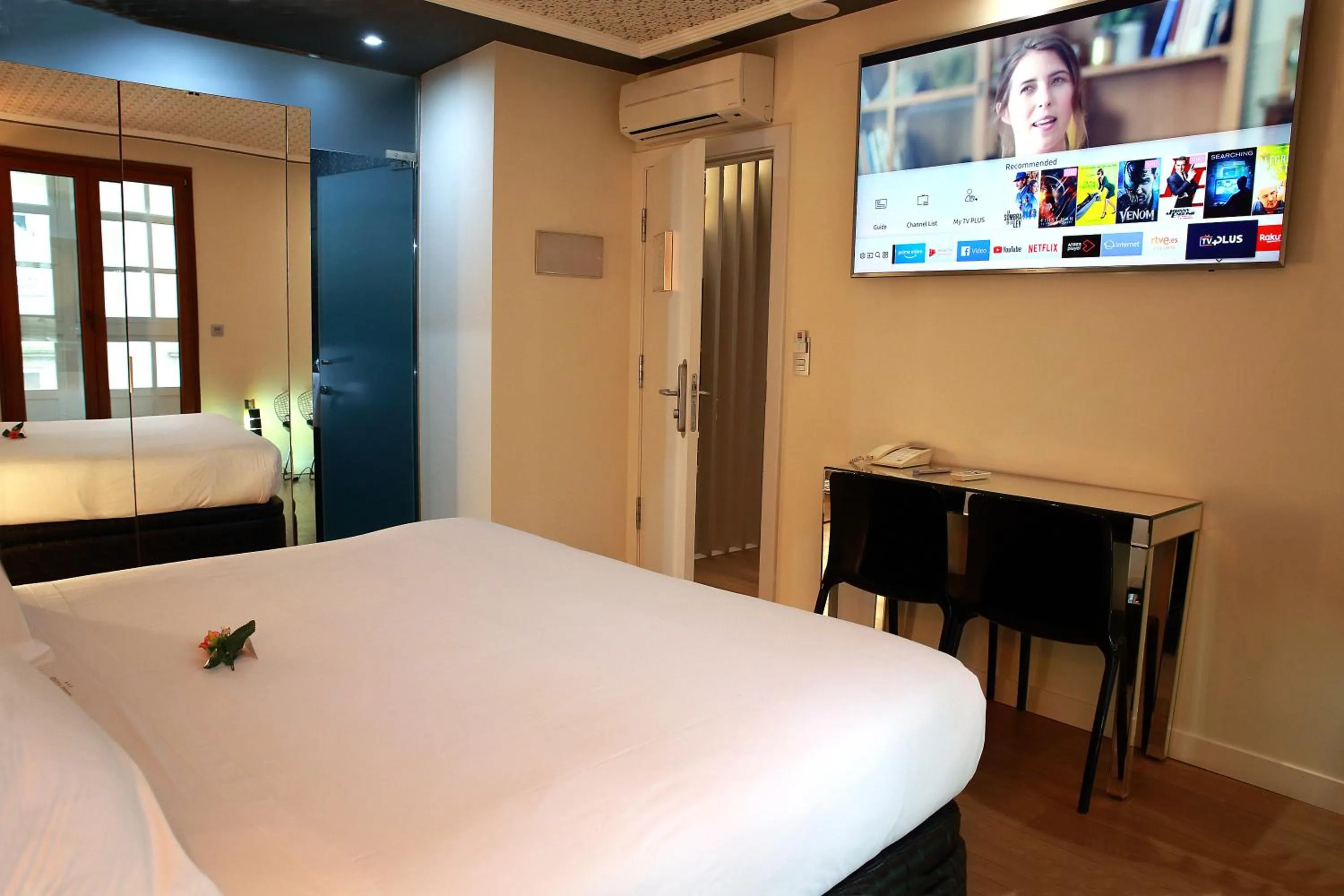 TV and multimedia, Bed in Casas Reais Boutique
