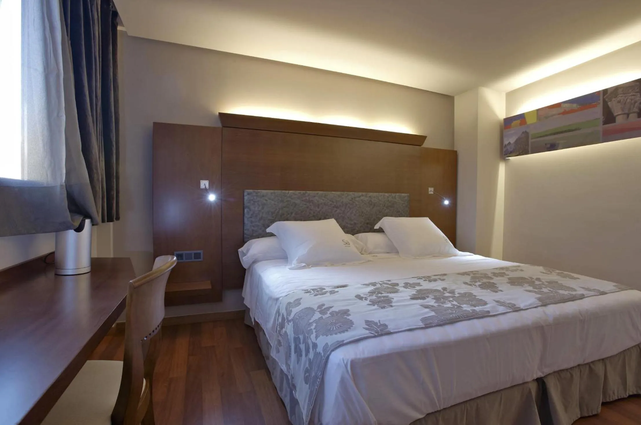 Bedroom, Bed in Hotel Sancho Abarca Petit SPA