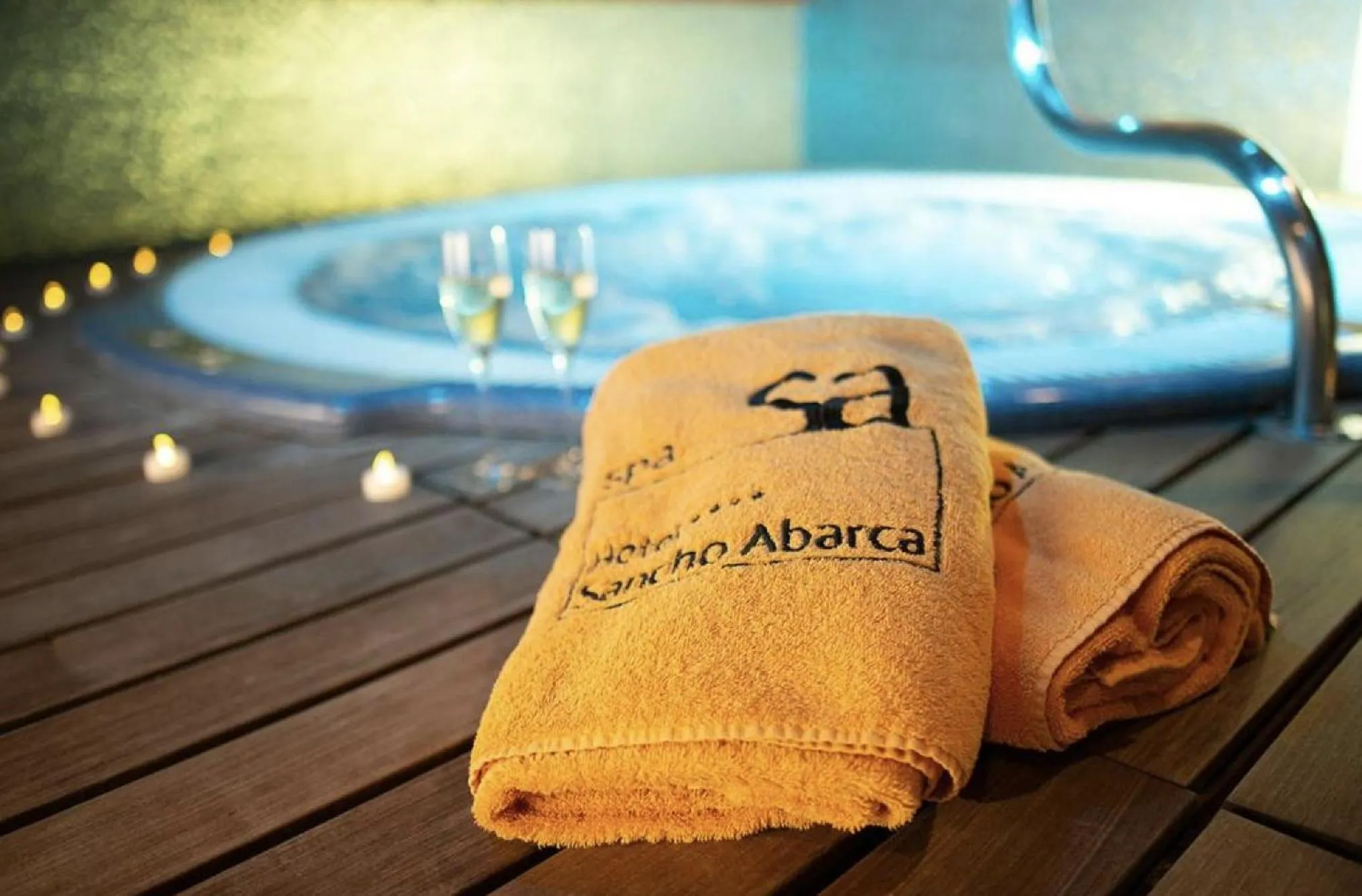 Hot Tub in Hotel Sancho Abarca Petit SPA