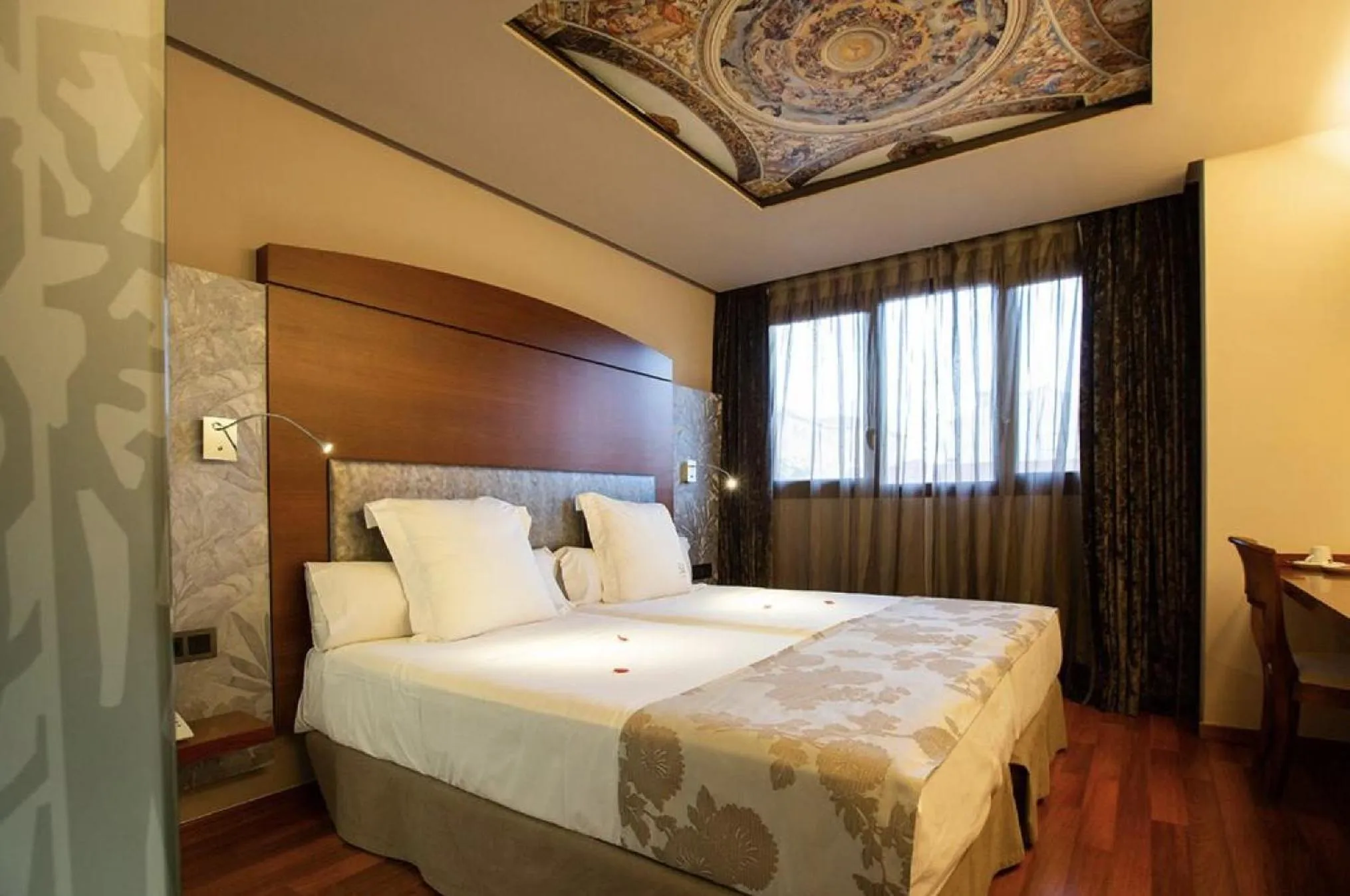 Bedroom, Bed in Hotel Sancho Abarca Petit SPA