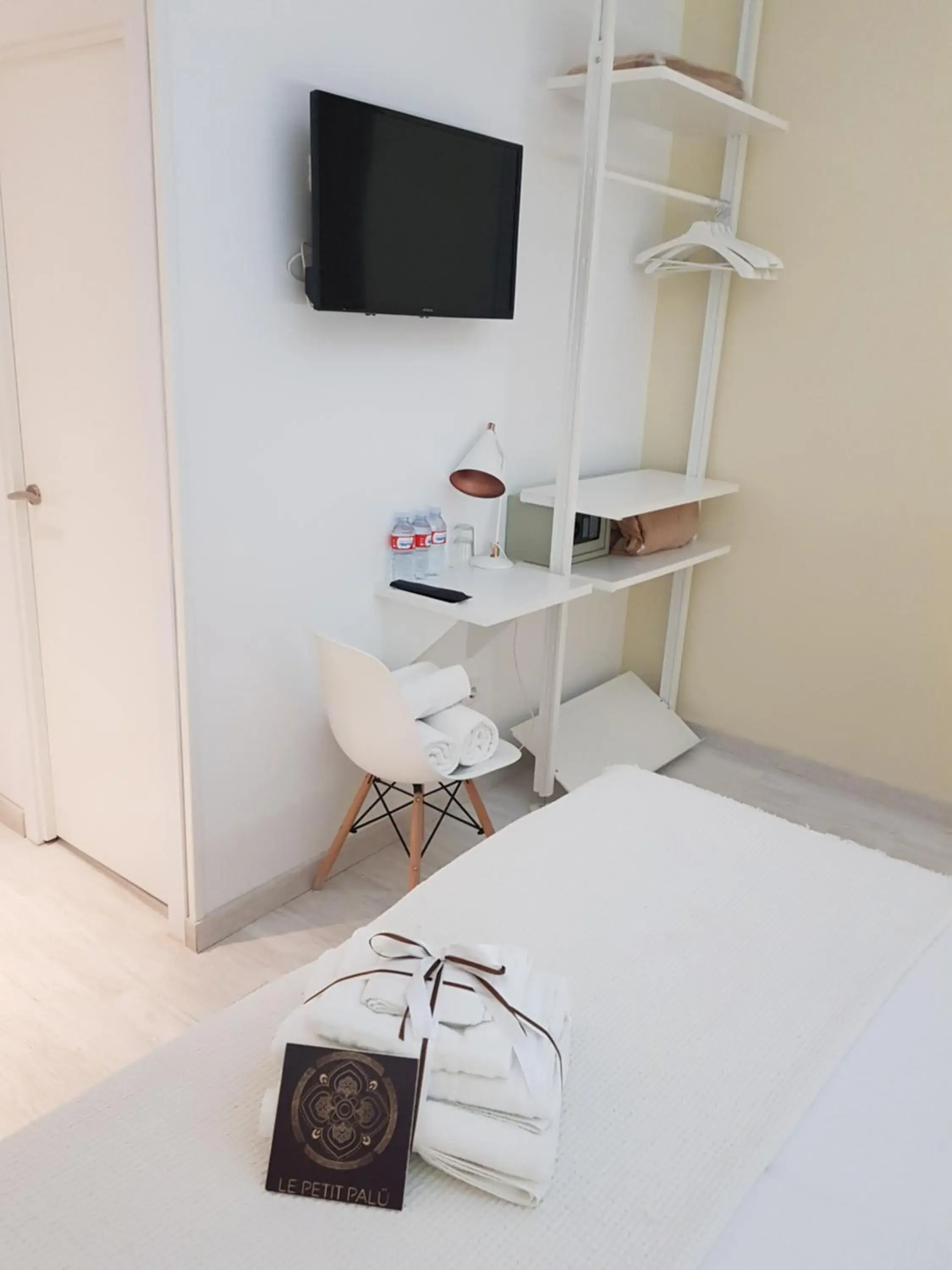 Standard Triple Room in Le Petit Palü-Fuencarral Standard Triple Room in Le Petit Palü-Fuencarral