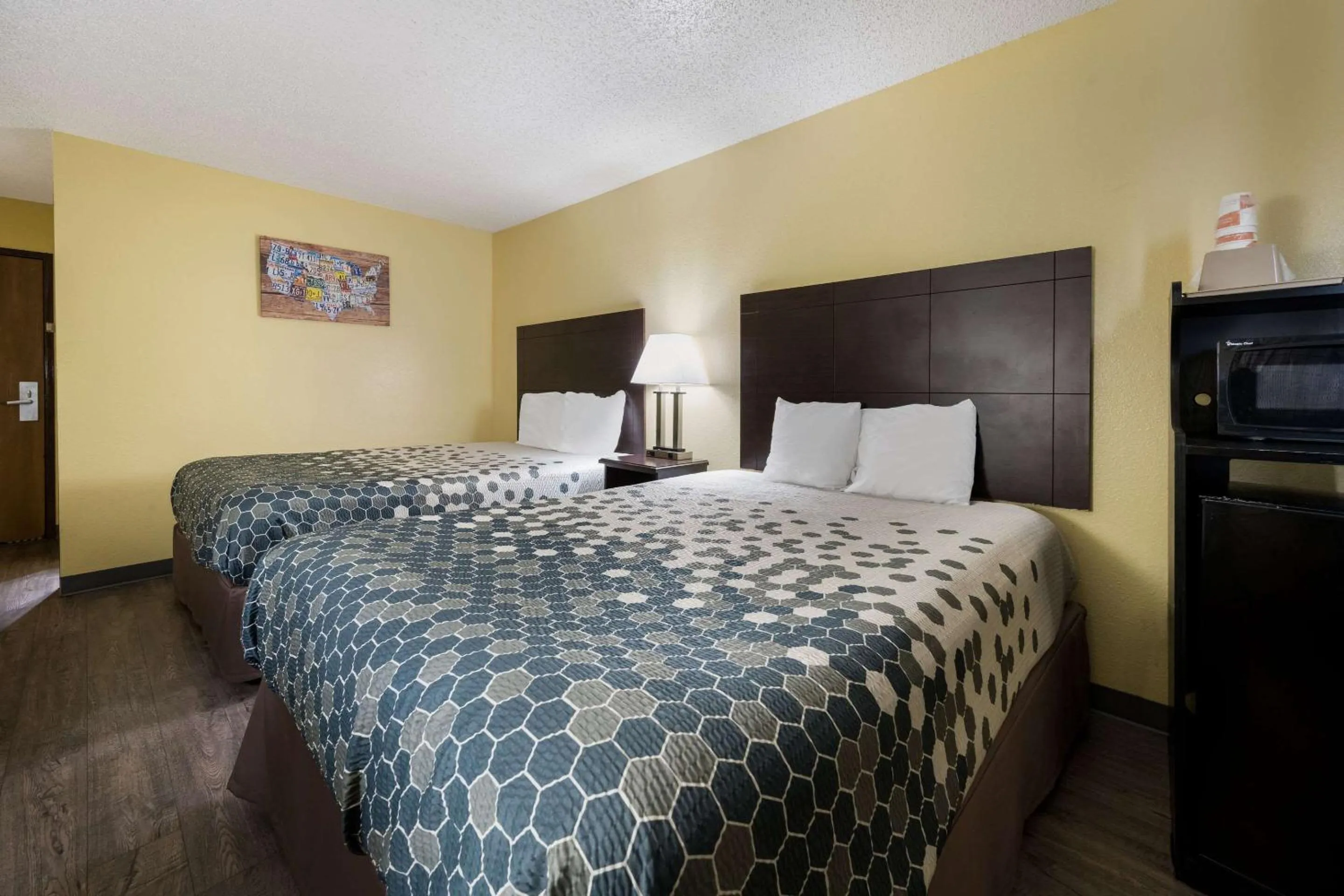 Bedroom, Bed in Econo Lodge Spotsylvania Town Center