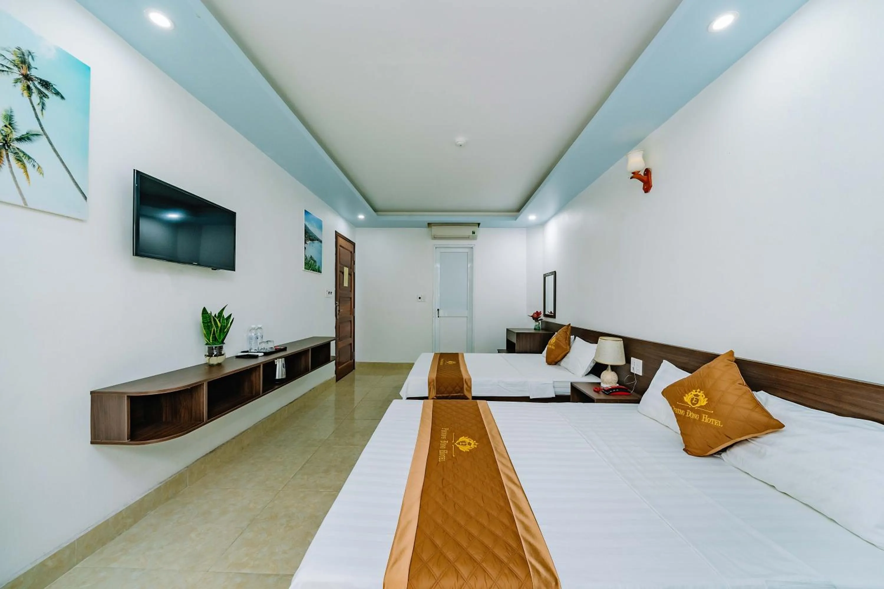 Photo of the whole room in Phuong Dong Hotel