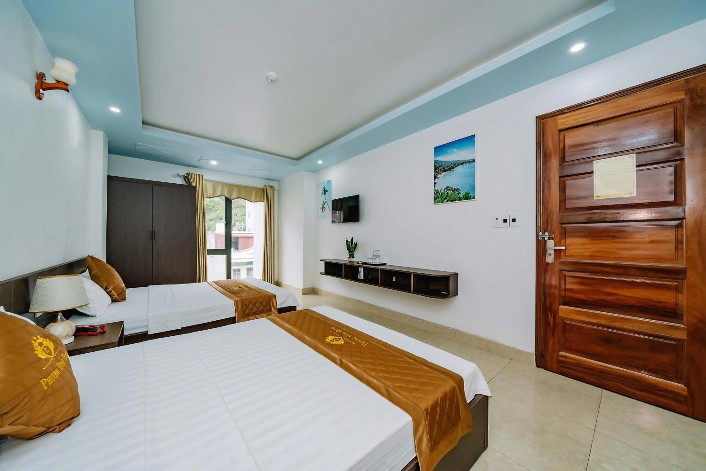 Photo of the whole room in Phuong Dong Hotel