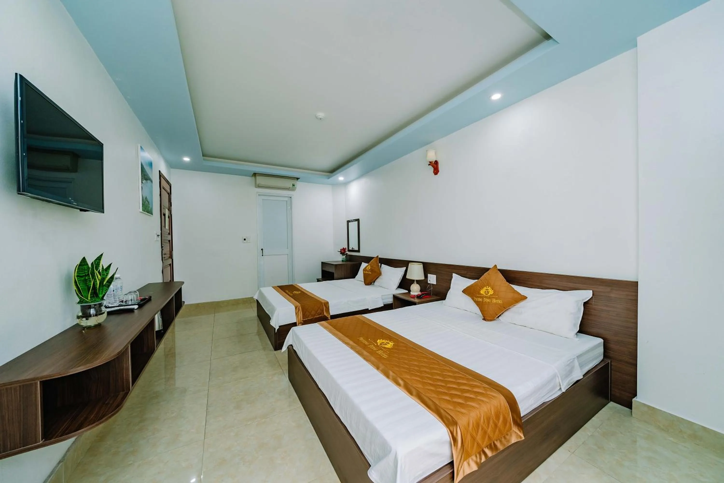 Photo of the whole room in Phuong Dong Hotel