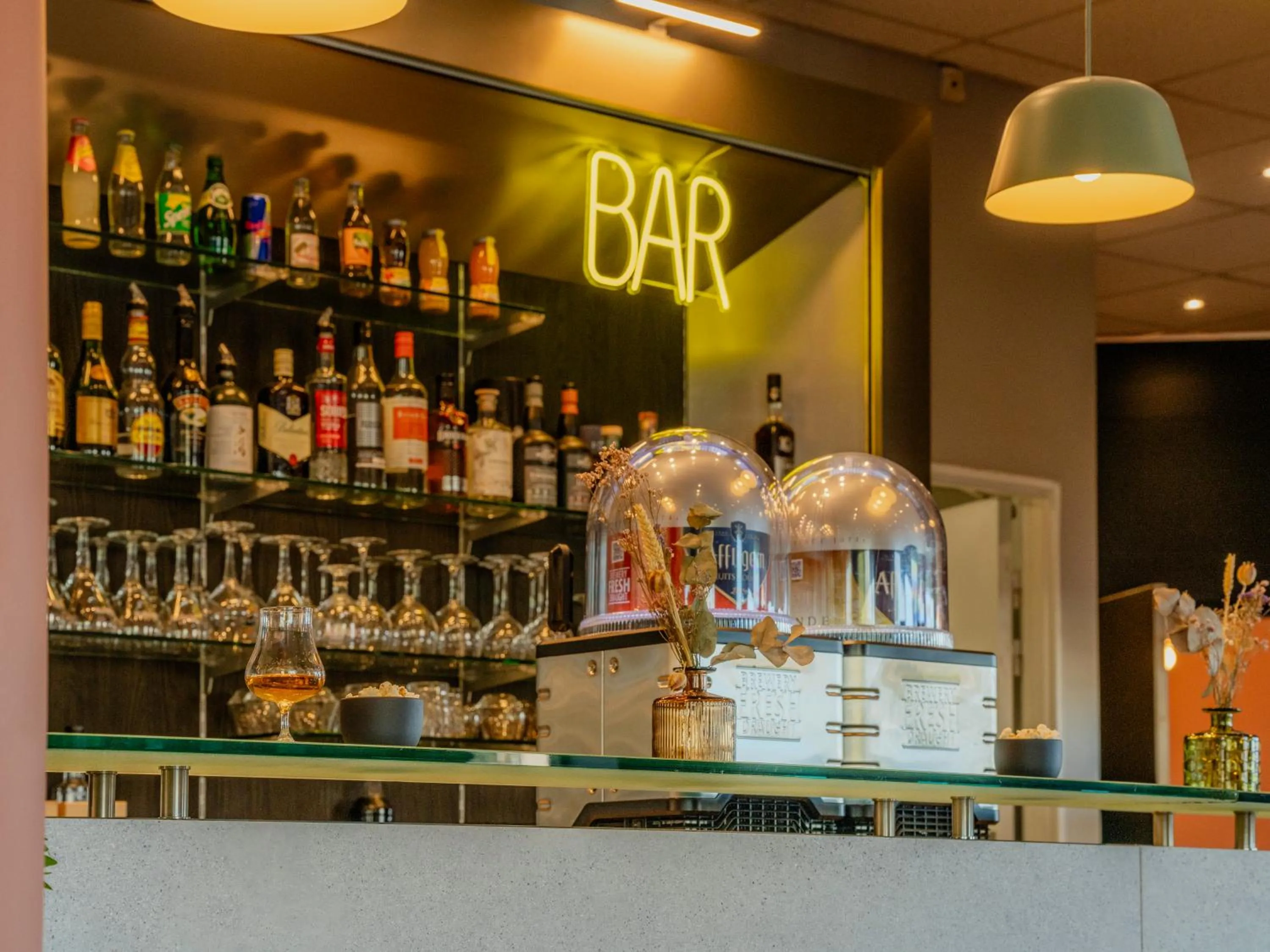 Lounge or bar in B&B HOTEL Maubeuge Gare