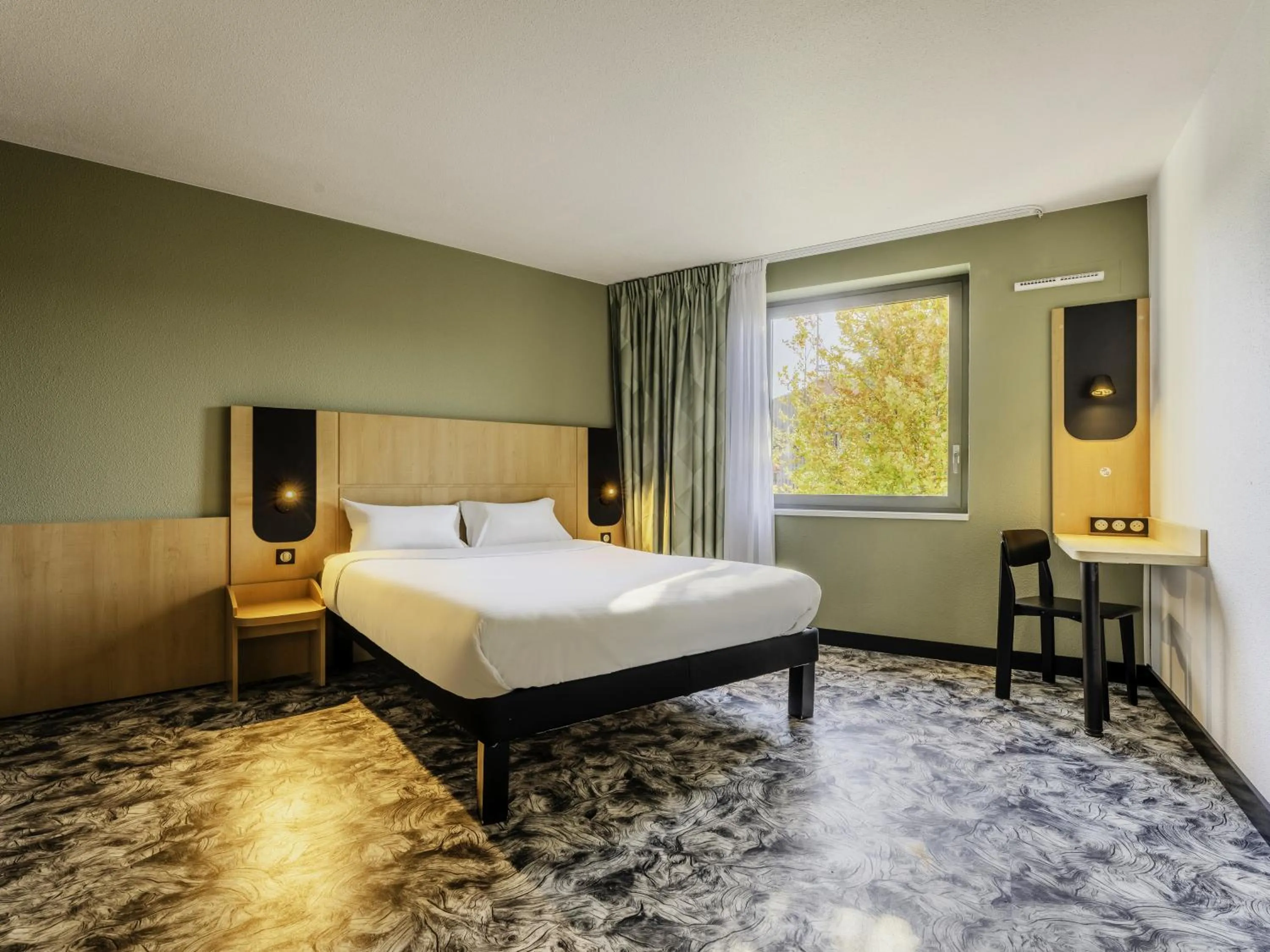 Bedroom, Bed in B&B HOTEL Maubeuge Gare