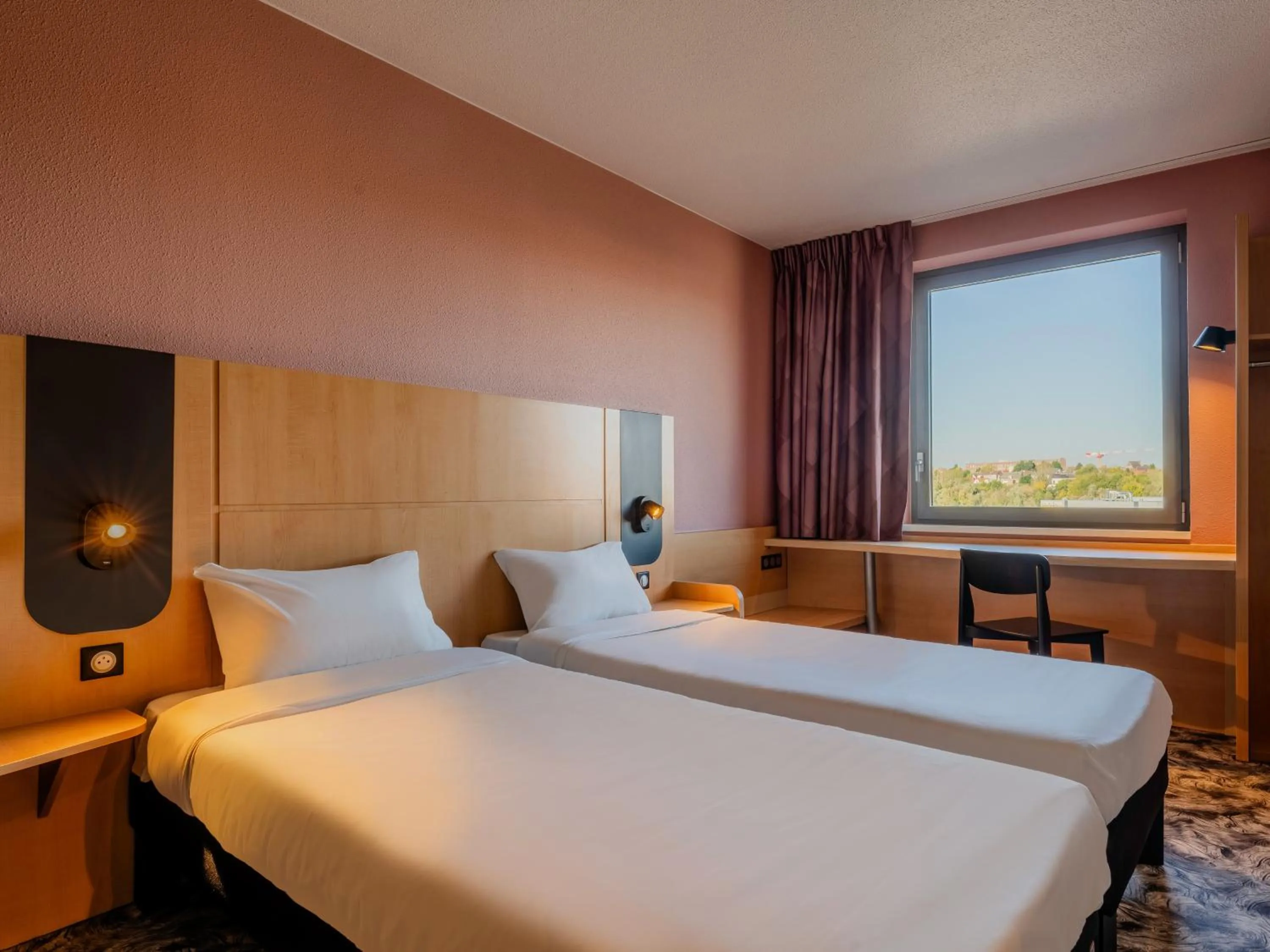 Bedroom, Bed in B&B HOTEL Maubeuge Gare