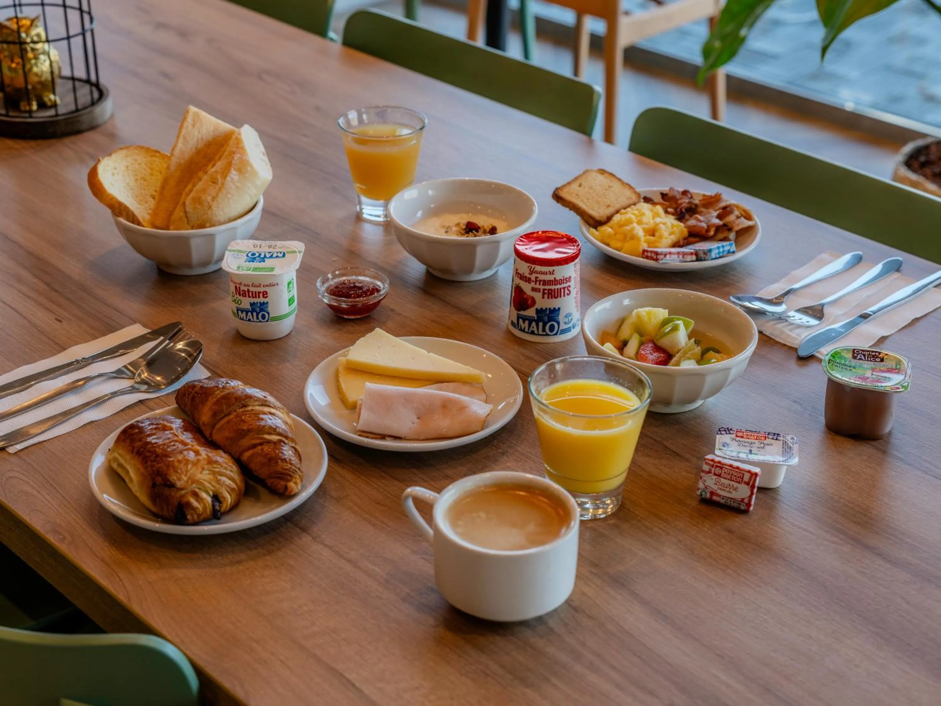 Breakfast in B&B HOTEL Maubeuge Gare
